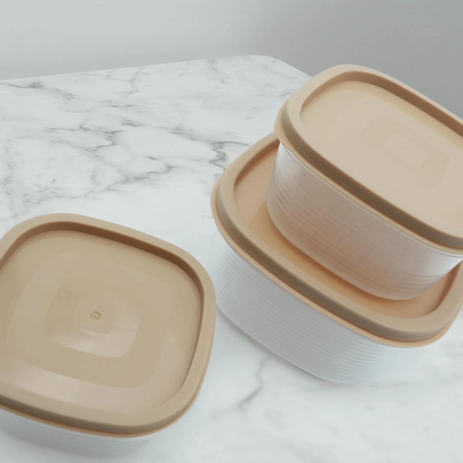 ست 5 تکه ظروف نگهداری غذا بژ با درب، بدون BPA، قابل استفاده در مایکروویو، فریزر و ماشین ظرفشویی، ظروف پلاستیکی ضد نشت و قابل چیدن برای انبار آشپزخانه و نگهداری ناهار