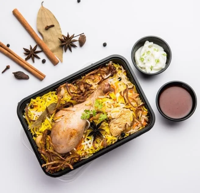 [بسته 150 عددی] ظرف نگهداری غذا با پایه مشکی و درب (28 اونس) مدل RE 28 - کارتن کامل | ظرف غذای یکبار مصرف | ظروف آماده سازی غذا | جعبه ناهار مناسب مایکروویو | قابل استفاده در فریزر (تک قسمتی)