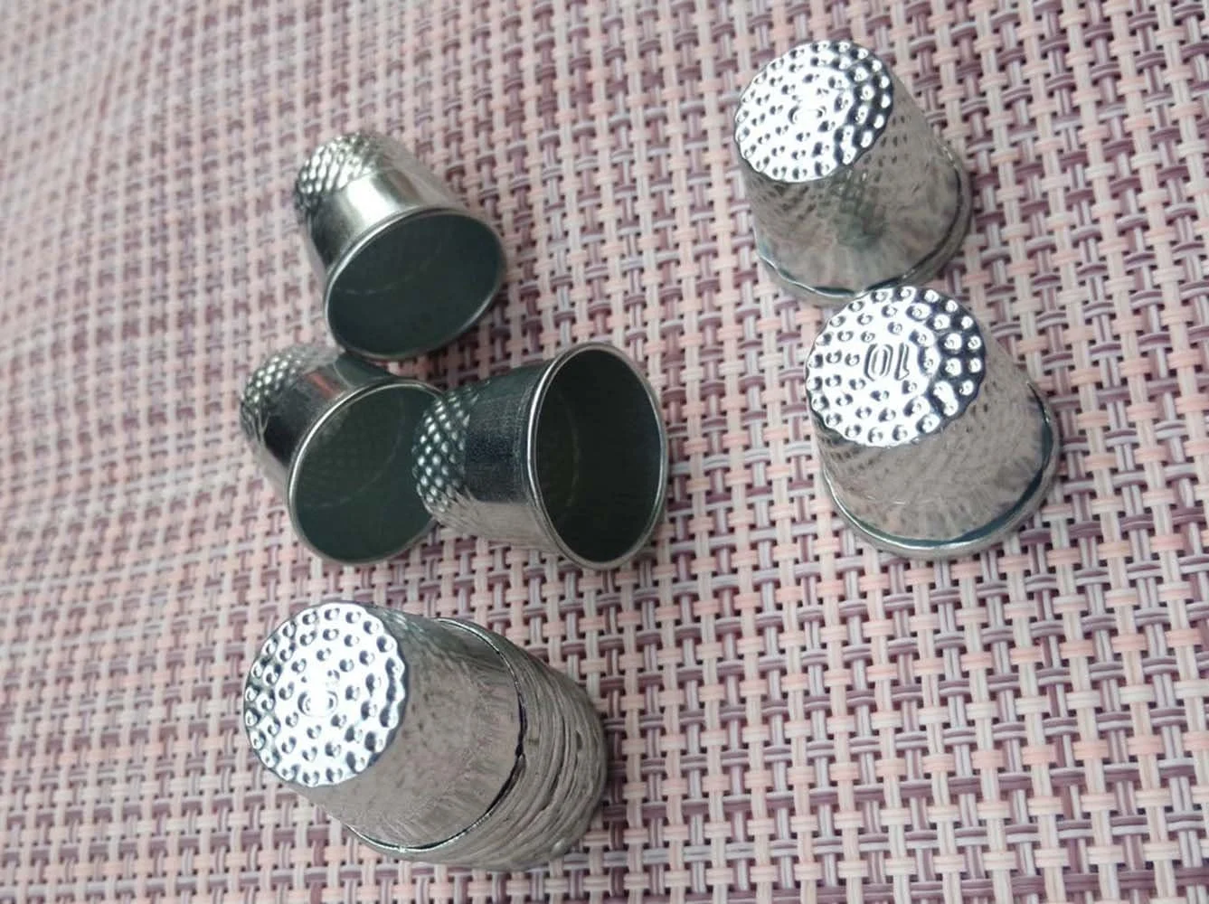 LGEGE 30 عدد انگشتانه خیاطی فلزی نقره ای رنگ با طرح قدیمی مناسب کارهای DIY، انگشتانه خیاطی (اندازه (تقریبی): 19mm x 18mm) LGEGE 30 عدد انگشتانه خیاطی فلزی نقره ای رنگ با طرح قدیمی مناسب کارهای DIY، انگشتانه خیاطی (اندازه (تقریبی): 19mm x 18mm)