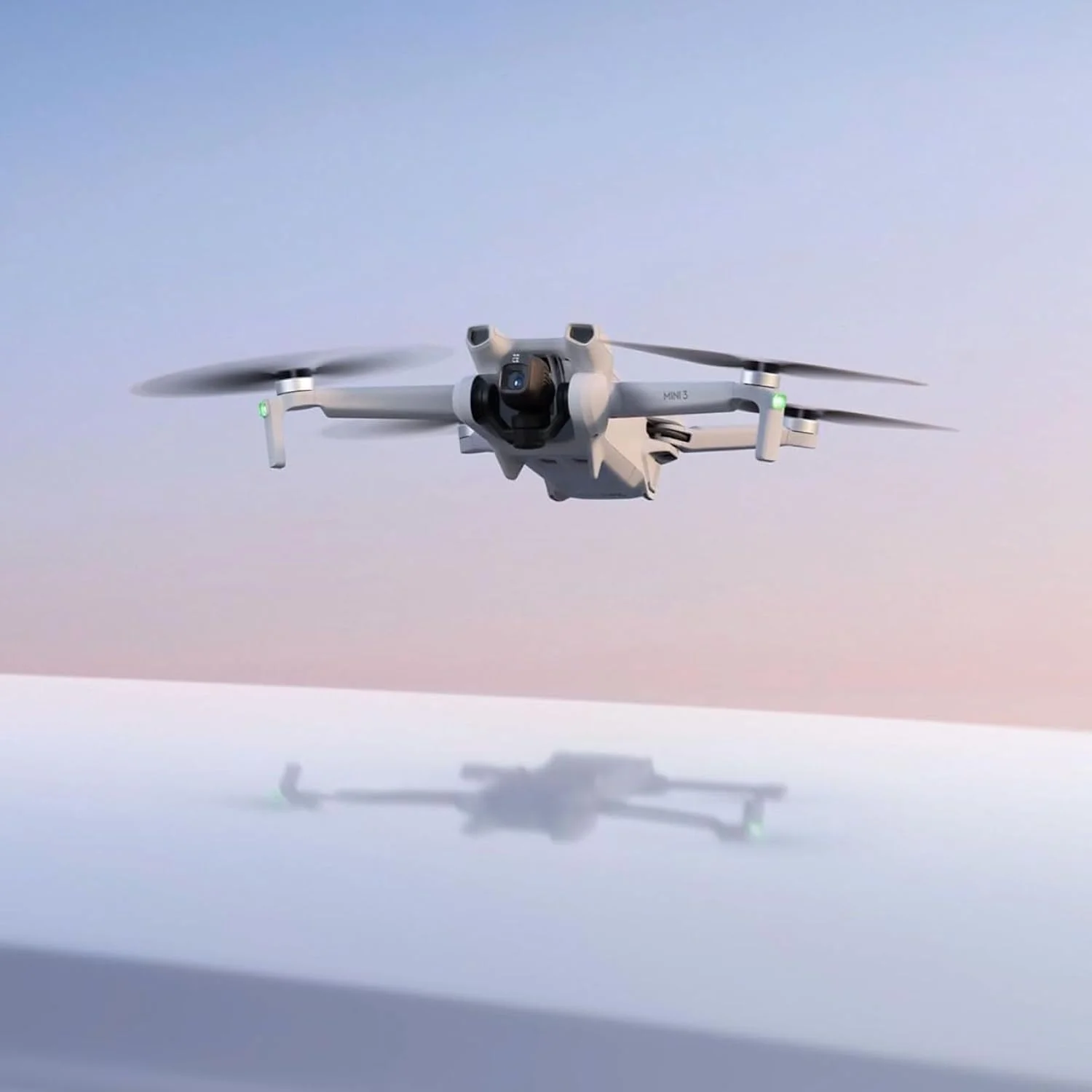 DJI Mini 3 (DJI RC)، پهپاد دوربین مینی سبک وزن با گیمبال مکانیکی 3 محوره، فیلمبرداری 4K HDR، زمان پرواز 38 دقیقه، انتقال ویدئو تا 10 کیلومتر، فیلمبرداری عمودی، بازگشت خودکار GPS یکپارچه DJI Mini 3 (DJI RC)، پهپاد دوربین مینی سبک وزن با گیمبال مکانیکی 3 محوره، فیلمبرداری 4K HDR، زمان پرواز 38 دقیقه، انتقال ویدئو تا 10 کیلومتر، فیلمبرداری عمودی، بازگشت خودکار GPS یکپارچه