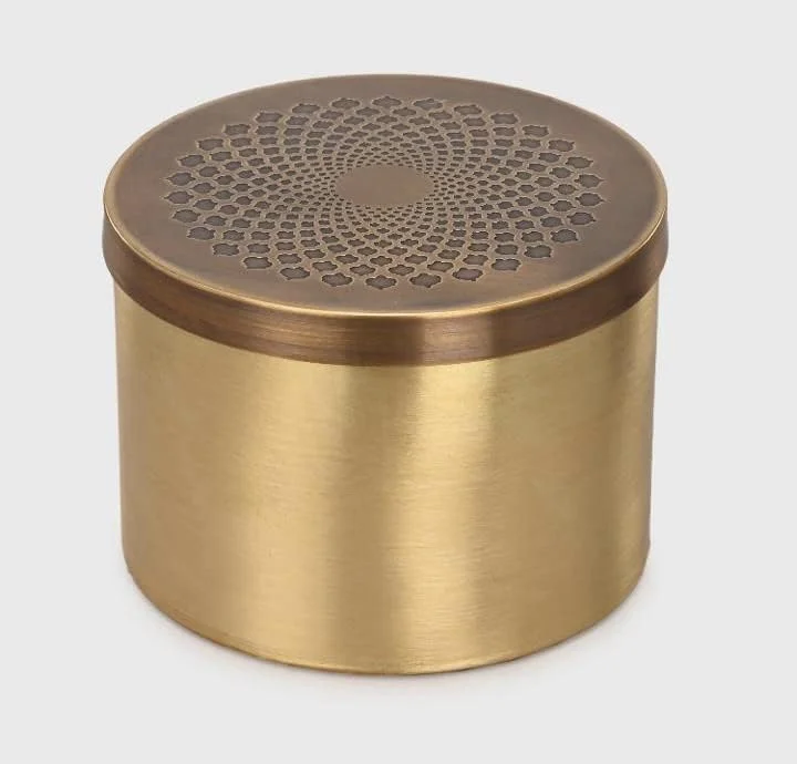 ست دو عددی ظروف برنجی Acewood، جعبه میوه خشک، قوطی، جعبه آجیل، سینی میوه خشک، جعبه هدیه میوه خشک، ظروف میوه خشک، ظروف نگهداری چند منظوره با سینی برنجی، هدیه دیوالی.