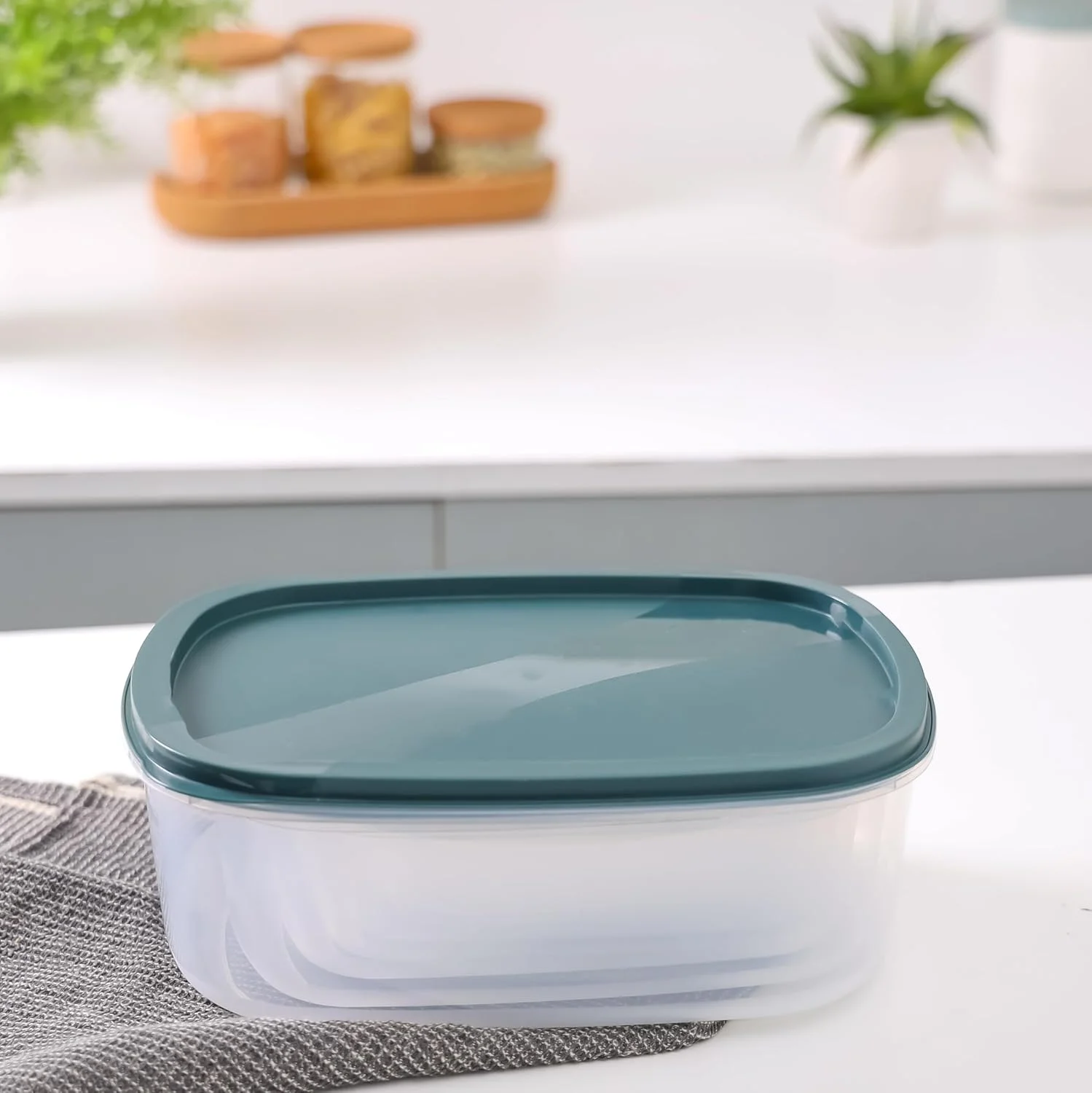 ست جعبه نگهداری پلاستیکی 7 تکه رویال فورد مدل RF12486، مستطیلی بزرگ شفاف، مناسب برای مواد غذایی، قابل شستشو در ماشین ظرفشویی، قابل استفاده در فریزر، رنگ های متنوع ست جعبه نگهداری پلاستیکی 7 تکه رویال فورد مدل RF12486، مستطیلی بزرگ شفاف، مناسب برای مواد غذایی، قابل شستشو در ماشین ظرفشویی، قابل استفاده در فریزر، رنگ های متنوع