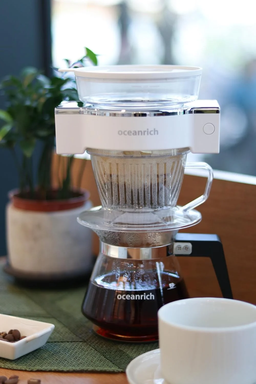 Oceanrich S5-X5 Rotating Pour Over Coffee Maker Battery Operation One Touch 250ml Water Tank (White)