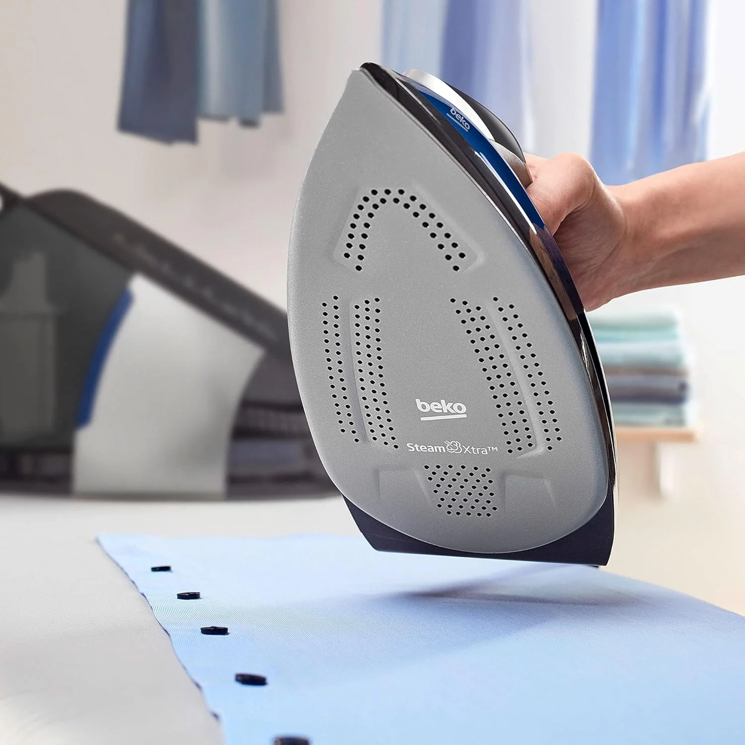 اتو بخار مخزن دار دیجیتال بکو، 2800 وات، مخزن آب 1.8 لیتری، فشار 7.2 بار، ضد چکه، سیستم ضد رسوب، نمایشگر دیجیتال، بخار عمودی SGA8328B - آبی