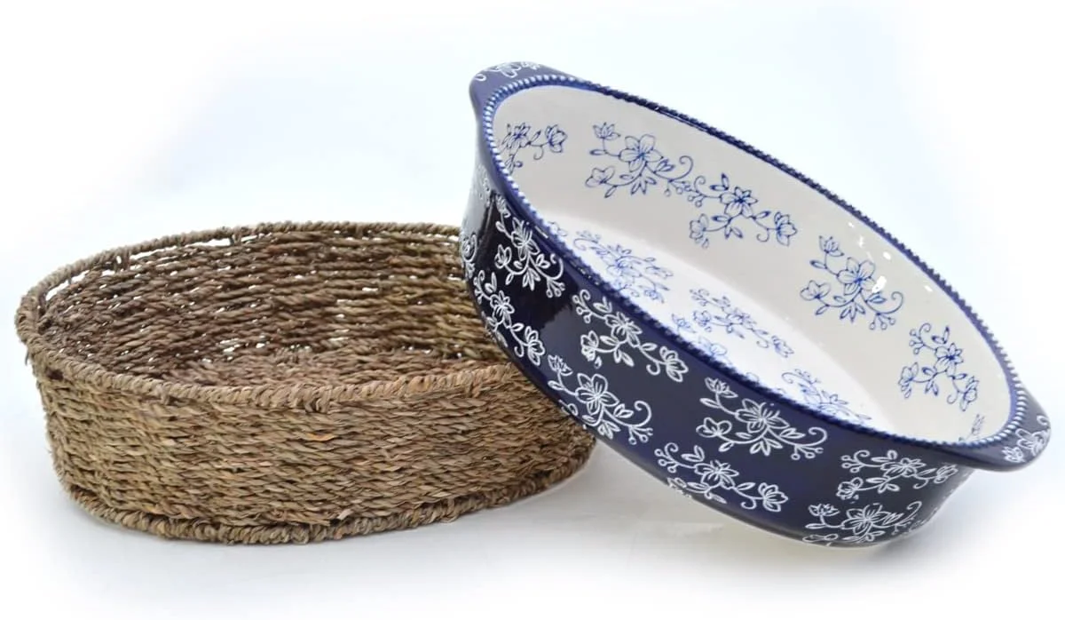 ظرف بیضی سرامیکی طرح توری گلدار تمپتیشنز® به همراه سبد بافته شده از علف موز - آبی - قابل استفاده در فر، مایکروویو، فریزر و یخچال، ظروف سرامیکی دست ساز و رنگ آمیزی شده برای پخت و سرو غذا، مناسب آشپزخانه و هدیه