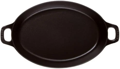 ظرف بیضی استاب، 28 سانتی متر، مشکی. قابل انباشته شدن. جنس چدن. لعاب داخلی مشکی مات. مناسب برای انواع اجاق گازها، از جمله القایی. قابل استفاده در فر. قابل استفاده در گریل. ساخت فرانسه. ظرف بیضی استاب، 28 سانتی متر، مشکی. قابل انباشته شدن. جنس چدن. لعاب داخلی مشکی مات. مناسب برای انواع اجاق گازها، از جمله القایی. قابل استفاده در فر. قابل استفاده در گریل. ساخت فرانسه.