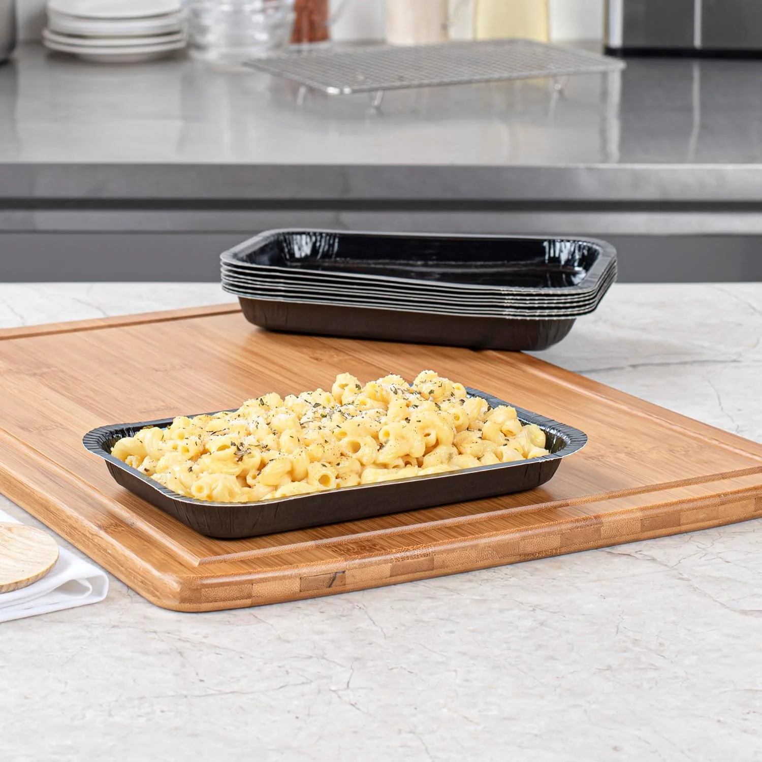 ظروف پخت مستطیلی Restaurantware-Pastry Tek، 21x14x2.5 سانتی متر، 25 عدد سینی پخت یکبار مصرف - درب ها جداگانه به فروش می رسند، مناسب برای فر، سینی های فر مقوایی مشکی 700 میلی لیتری، قابل انجماد، برای براونی