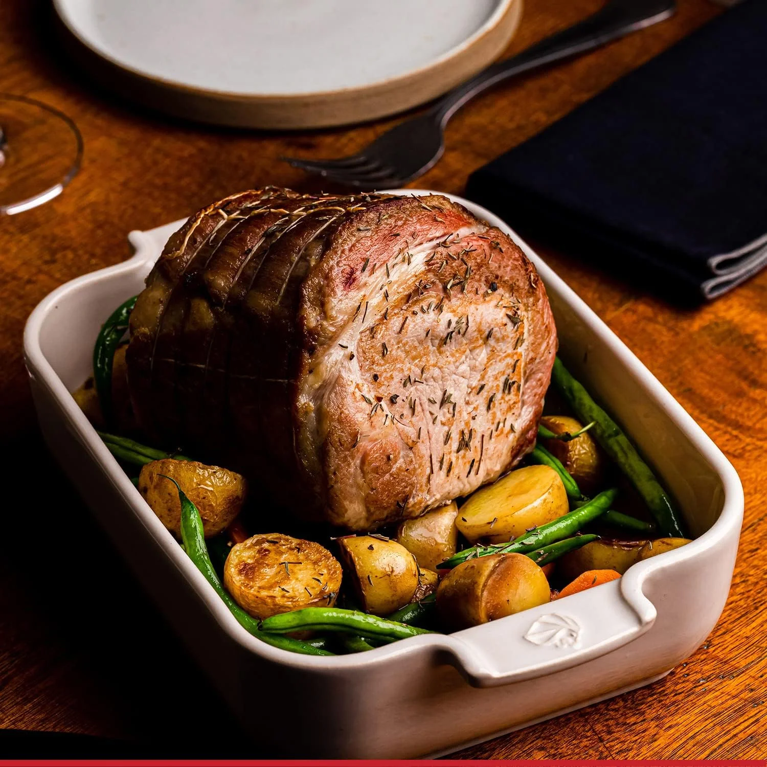 ظرف مستطیلی فر پژو آپولیا 32 سانتی متری رنگ اکرو. سرامیکی. مقاوم در برابر شوک های مکانیکی و حرارتی. -20 تا 250 درجه سانتیگراد. دارای دسته های ارگونومیک. ساخت فرانسه.