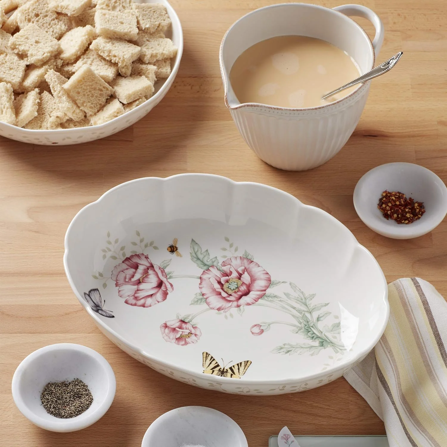 ظرف بیضی شکل لنوکس باترفلای میدو، چینی، چند رنگ، 2.8 پوند ظرف بیضی شکل لنوکس باترفلای میدو، چینی، چند رنگ، 2.8 پوند