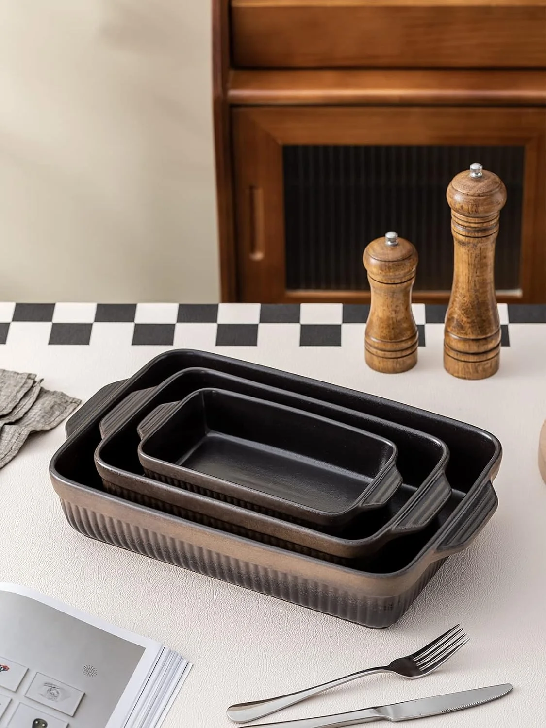 ظروف پخت سرامیکی Kanwone، قالب های مستطیلی لازانیا، ظروف خوراک پزی، ست ظروف پخت برای آشپزی، آشپزخانه، شام کیک، 23x33 سانتی متر، سری راه راه - لعاب واکنش پذیر (مشکی مات) ظروف پخت سرامیکی Kanwone، قالب های مستطیلی لازانیا، ظروف خوراک پزی، ست ظروف پخت برای آشپزی، آشپزخانه، شام کیک، 23x33 سانتی متر، سری راه راه - لعاب واکنش پذیر (مشکی مات)