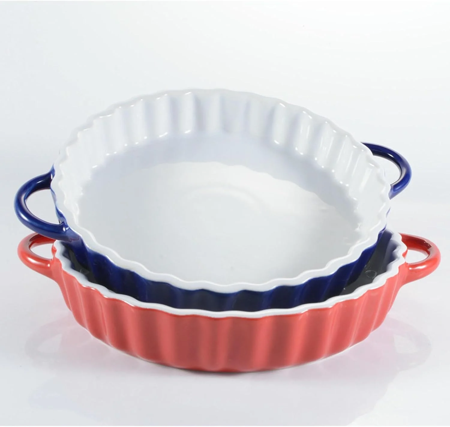 سینی فر سرامیکی دورنگ با دسته های دوتایی طرح موج، مناسب برای پخت و پز و سرو غذا - داخل سفید و بیرون آبی سینی فر سرامیکی دورنگ با دسته های دوتایی طرح موج، مناسب برای پخت و پز و سرو غذا - داخل سفید و بیرون آبی