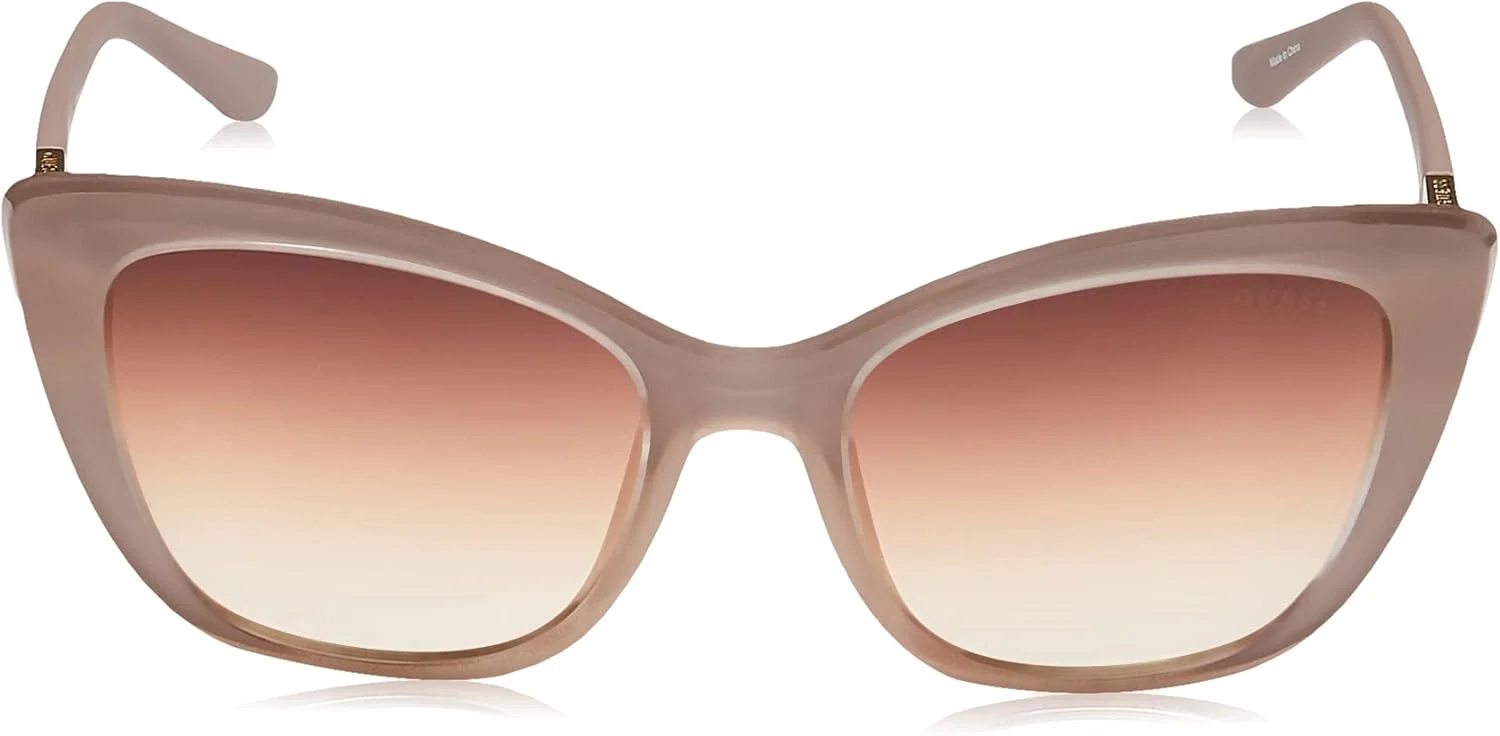 عینک آفتابی زنانه گس با طراحی چشم گربه ای الهام گرفته از سبک رترو عینک آفتابی زنانه گس با طراحی چشم گربه ای الهام گرفته از سبک رترو