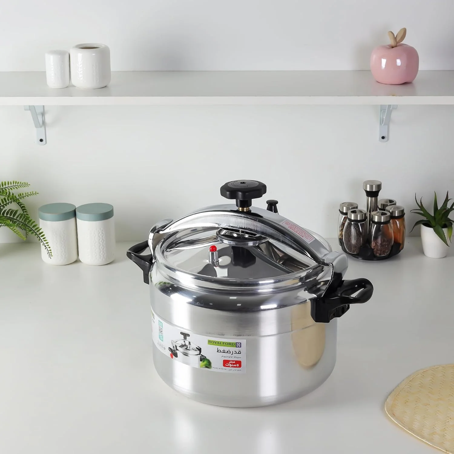 زودپز آلومینیومی 20 لیتری رویال فورد مدل RF11981 مجهز به دستگاه ایمنی چندگانه، نشانگر فشار منحصر به فرد، ساختار آلیاژ آلومینیوم بادوام، دسته های محکم مناسب برای اجاق گاز، سرامیک و هالوژن زودپز آلومینیومی 20 لیتری رویال فورد مدل RF11981 مجهز به دستگاه ایمنی چندگانه، نشانگر فشار منحصر به فرد، ساختار آلیاژ آلومینیوم بادوام، دسته های محکم مناسب برای اجاق گاز، سرامیک و هالوژن