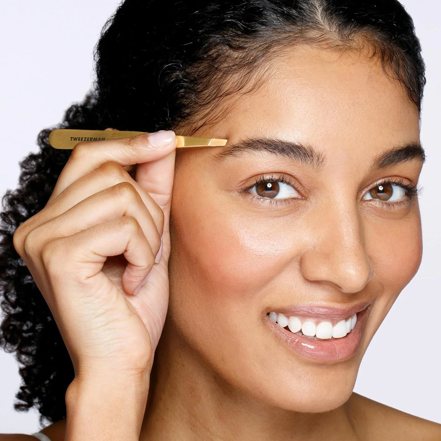 موچین نوک کج رزگلد تویزرمن. فولاد ضد زنگ. نوک های سوهان کاری شده دستی و کاملا تراز. نوک کج 25 درجه. کشش کالیبره شده، کنترل و دقت. موچین نوک کج رزگلد تویزرمن. فولاد ضد زنگ. نوک های سوهان کاری شده دستی و کاملا تراز. نوک کج 25 درجه. کشش کالیبره شده، کنترل و دقت.