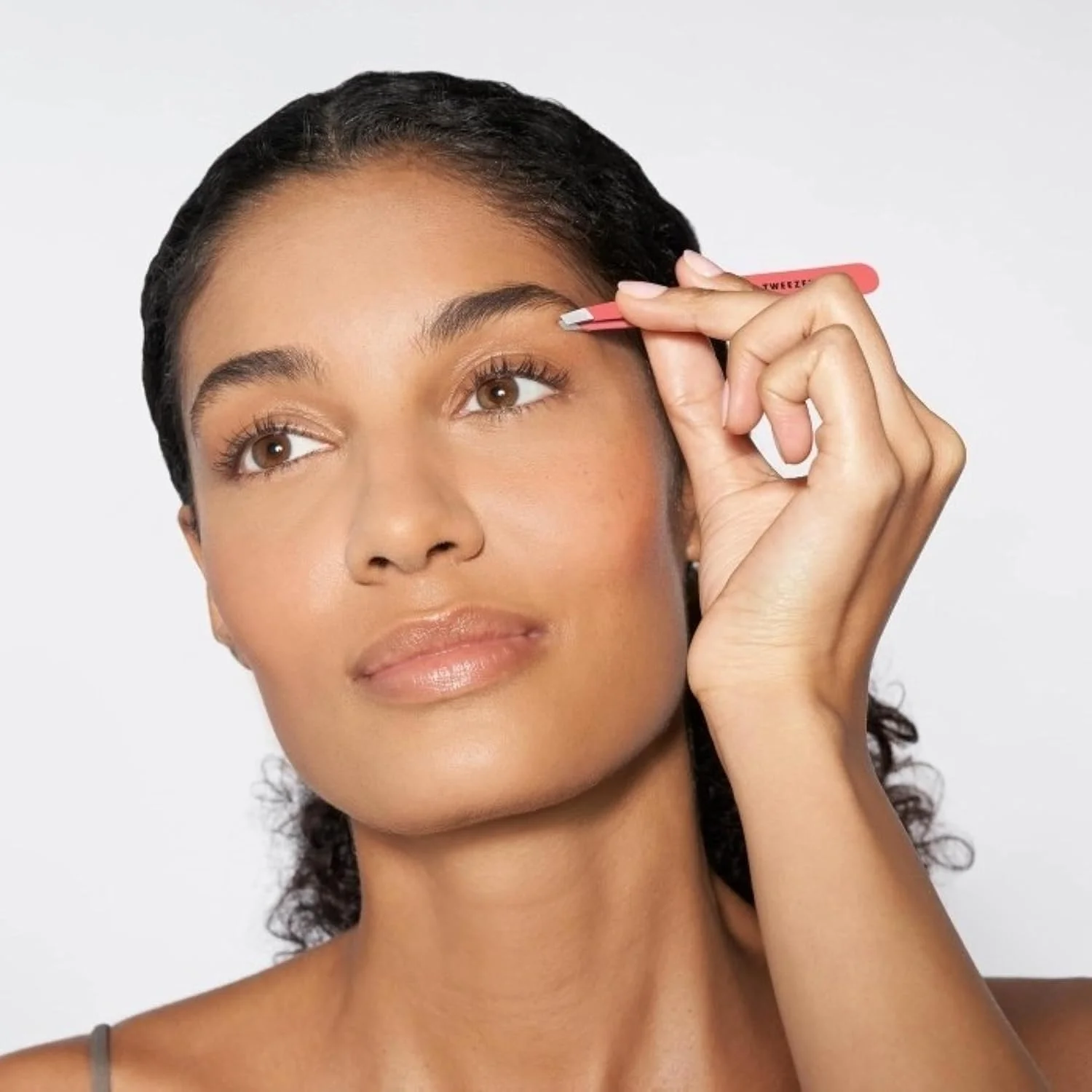 موچین نوک کج رنگی Tweezerman در رنگ شمعدانی موچین نوک کج رنگی Tweezerman در رنگ شمعدانی