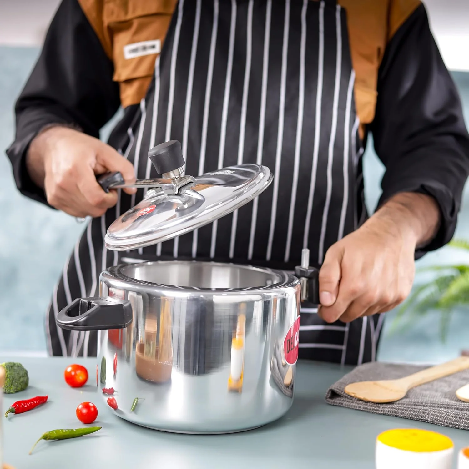 زودپز آلومینیومی دلکاسا، ظرفیت 5 لیتر، نقره ای زودپز آلومینیومی دلکاسا، ظرفیت 5 لیتر، نقره ای