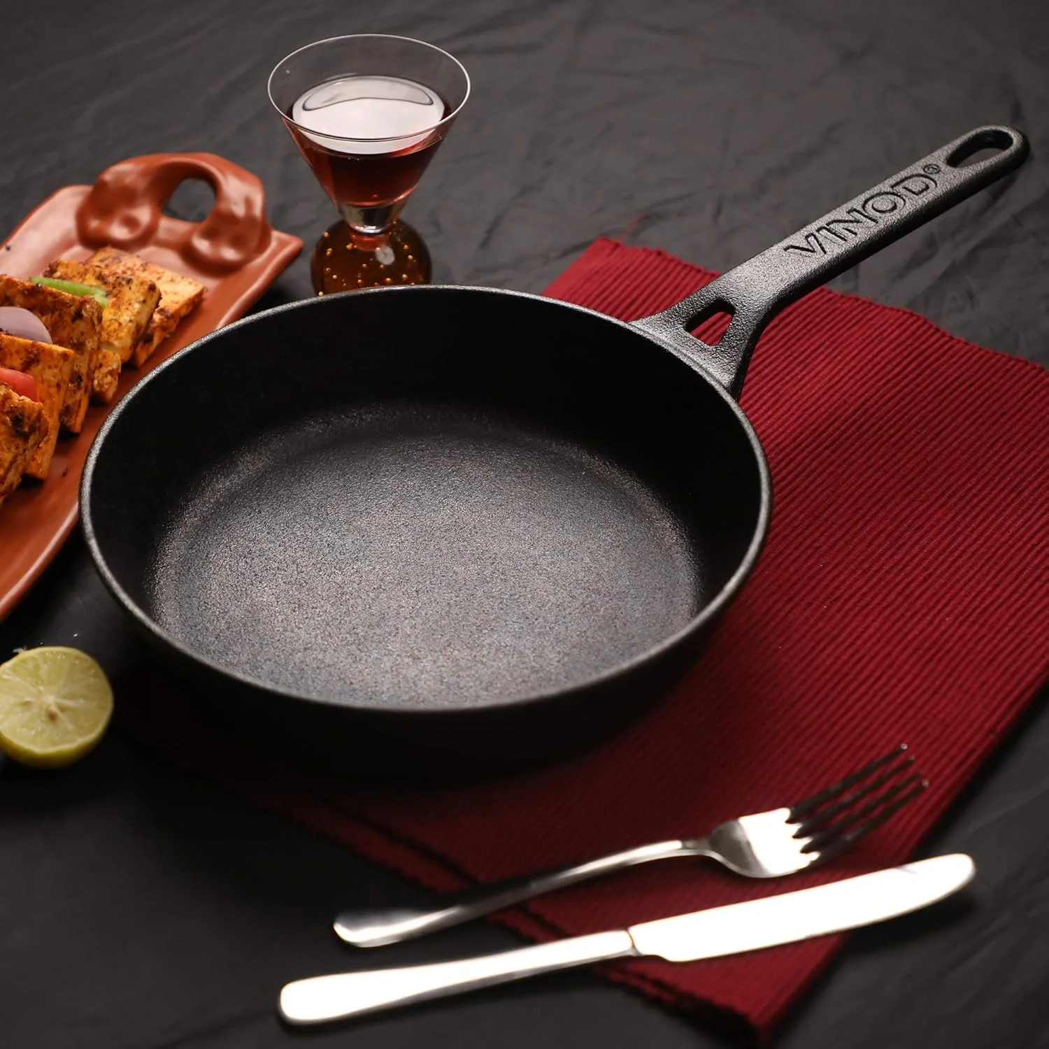 تابه چدنی از پیش آماده شده وینو Legacy، قطر 22 سانتی متر، مناسب برای اجاق های القایی، مشکی