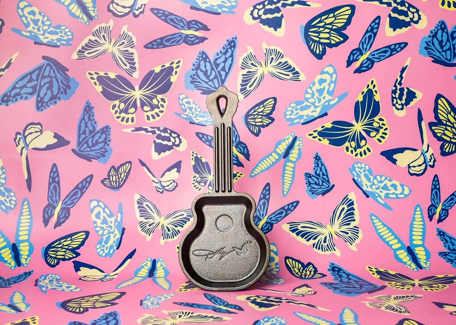 تابه گیتار چدنی کوچک لاج با طرح دالی پارتون، 4.5 اینچی - فقط شستشوی دستی، قطعه کلکسیونی - تابه چدنی برای یک نفر یا استفاده تزئینی