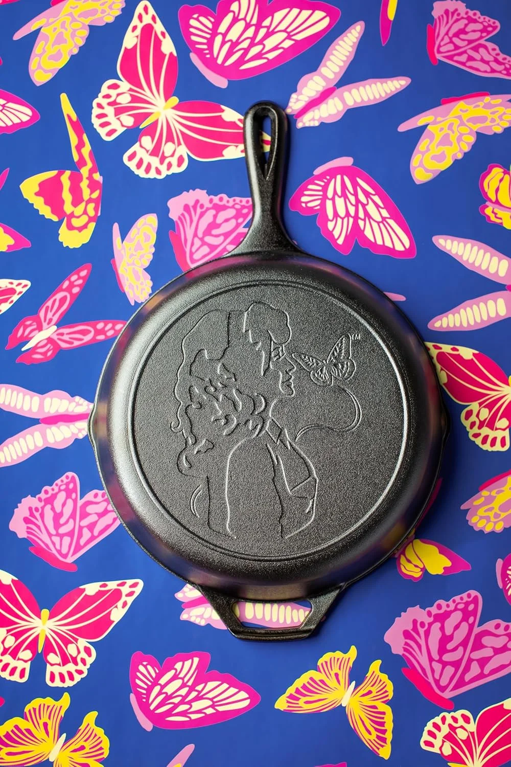 تابه چدنی 10.25 اینچی لاج با طرح دالی پارتون، از قبل روغنکاری شده - دسته قطره اشکی منحصر به فرد - قابل استفاده در فر، روی اجاق گاز، روی گریل یا روی آتش، مشکی تابه چدنی 10.25 اینچی لاج با طرح دالی پارتون، از قبل روغنکاری شده - دسته قطره اشکی منحصر به فرد - قابل استفاده در فر، روی اجاق گاز، روی گریل یا روی آتش، مشکی