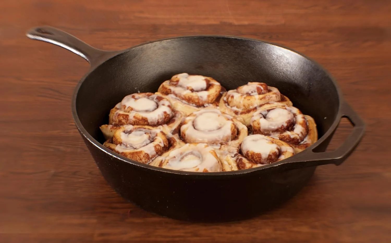 تابه چدنی گرد و گود لاج از قبل روغن کاری شده - 30.48 سانتی متر / 12 اینچ / 4.73 لیتر - مشکی