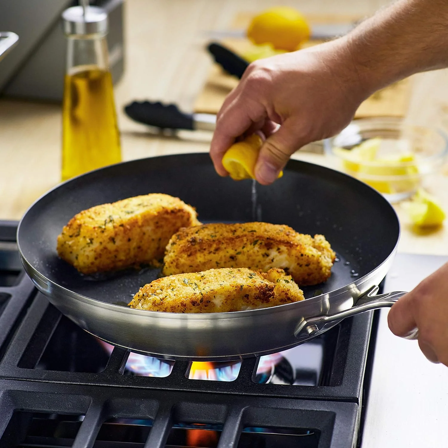 تابه استیل نچسب KitchenAid با پایه سه لایه، 12 اینچ تابه استیل نچسب KitchenAid با پایه سه لایه، 12 اینچ