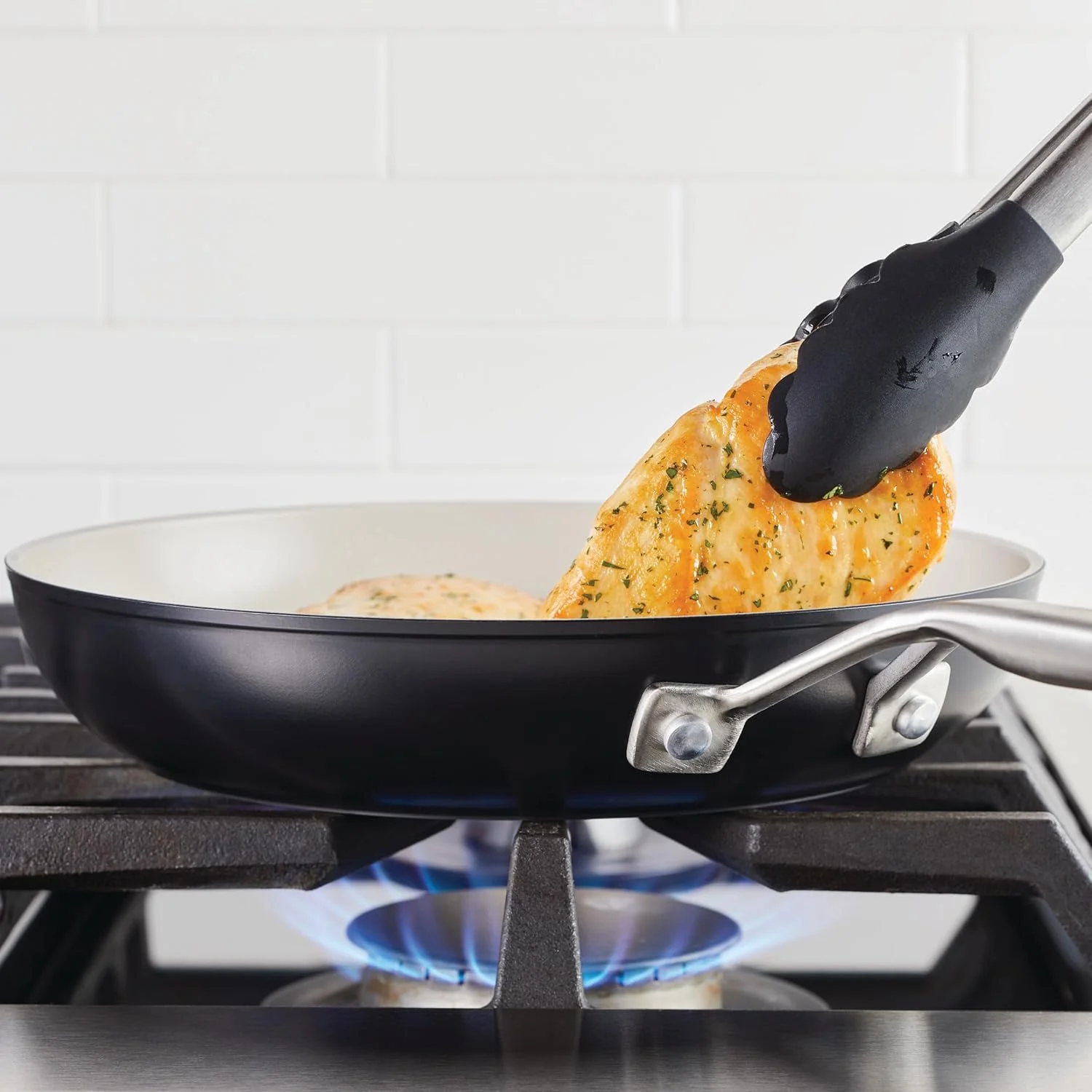 تابه نچسب سرامیکی هارد آنادایز شده KitchenAid، سایز 10 اینچ - مشکی مات تابه نچسب سرامیکی هارد آنادایز شده KitchenAid، سایز 10 اینچ - مشکی مات