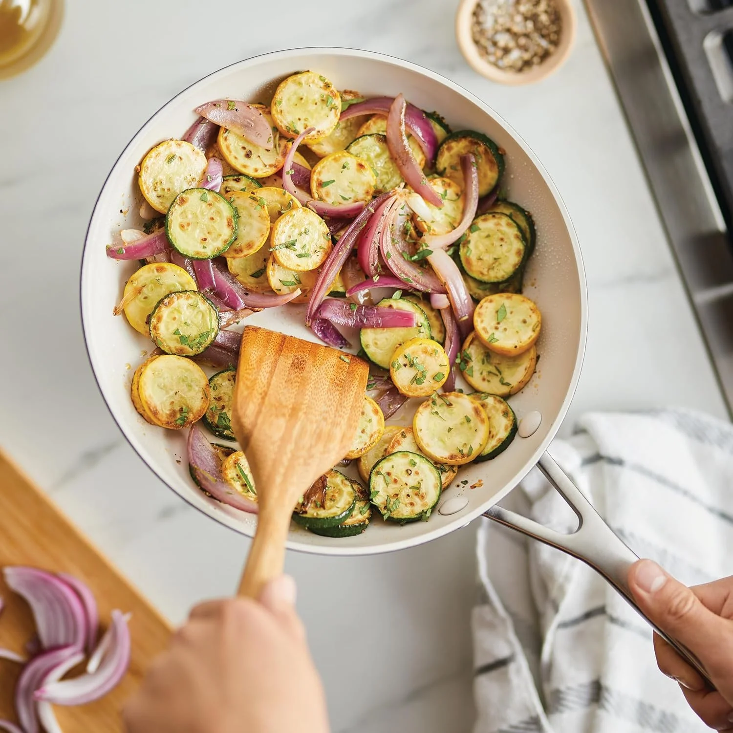 تابه نچسب سرامیکی هارد آنادایز شده KitchenAid، سایز 10 اینچ - مشکی مات تابه نچسب سرامیکی هارد آنادایز شده KitchenAid، سایز 10 اینچ - مشکی مات