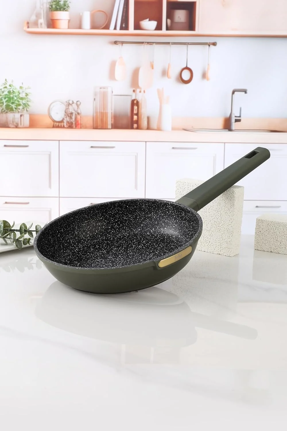 تابه جولیا الیت-تاپ بدون درب 20 سانتی متری گرانیتی سبز نچسب، تابه پخت و پز فورج شده با دسته نرم، تابه سبک وزن مقاوم در برابر خراش برای وعده های غذایی سالم روی همه اجاق گازها تابه جولیا الیت-تاپ بدون درب 20 سانتی متری گرانیتی سبز نچسب، تابه پخت و پز فورج شده با دسته نرم، تابه سبک وزن مقاوم در برابر خراش برای وعده های غذایی سالم روی همه اجاق گازها