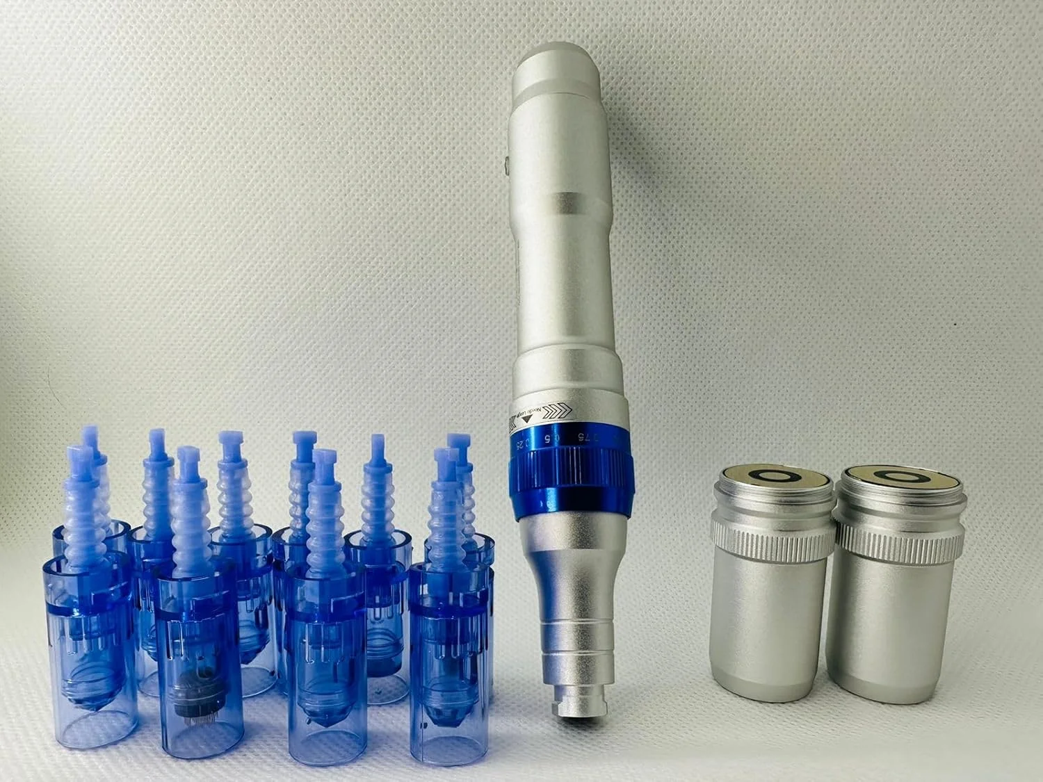 قلم درما نانو کلاسیک A6 Ultima، قلم درما رولر میکرونیدل برقی بی سیم برای درمان چین و چروک، ترک های پوستی، جای زخم، ریزش مو + 10 عدد کارتریج سوزن 12 پین قلم درما نانو کلاسیک A6 Ultima، قلم درما رولر میکرونیدل برقی بی سیم برای درمان چین و چروک، ترک های پوستی، جای زخم، ریزش مو + 10 عدد کارتریج سوزن 12 پین