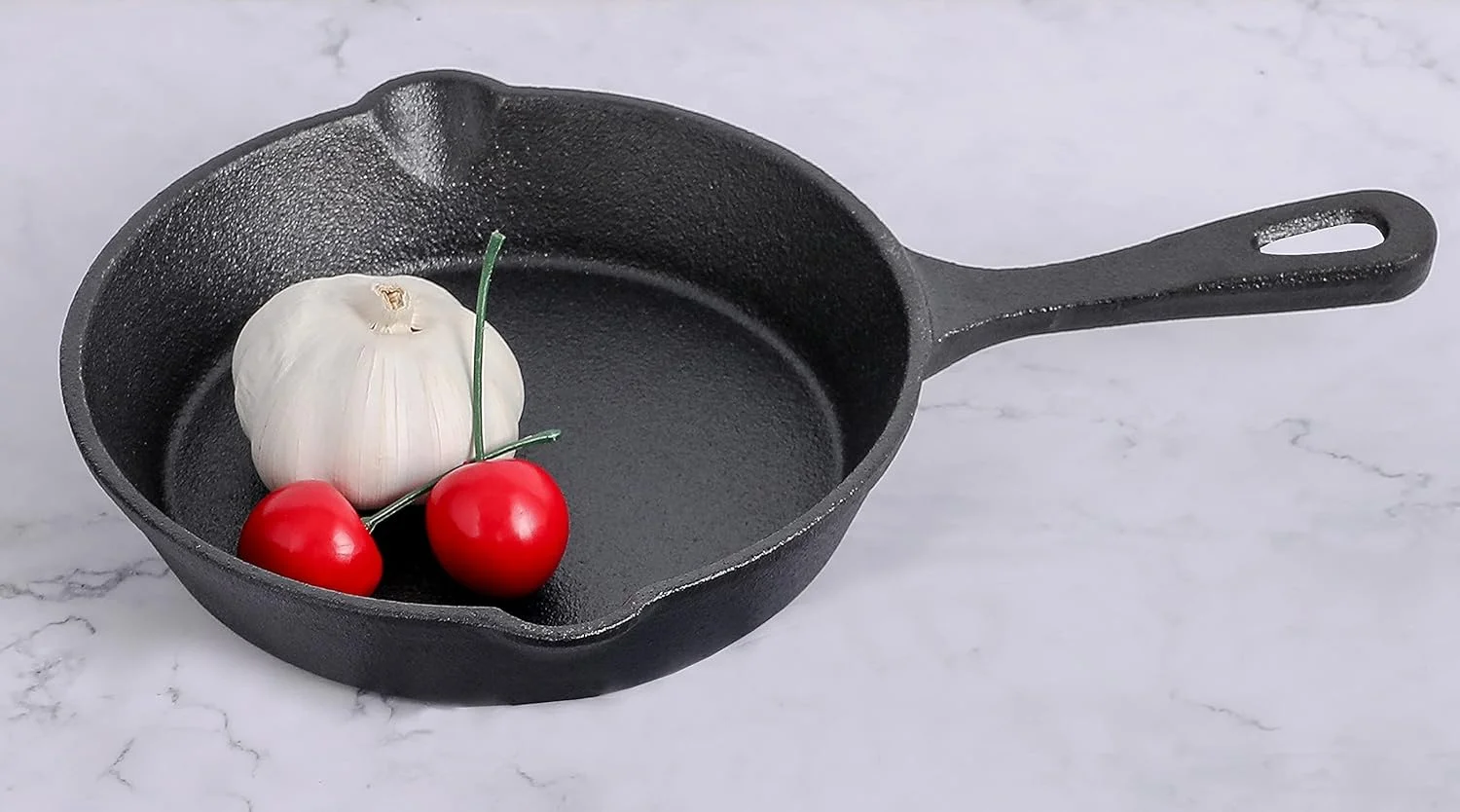 تابه چدنی کوچک از پیش روغنکاری شده HAWOK، قطر 15 سانتیمتر، تابه گرد چدنی برای سرخ کردن و سرو تابه چدنی کوچک از پیش روغنکاری شده HAWOK، قطر 15 سانتیمتر، تابه گرد چدنی برای سرخ کردن و سرو