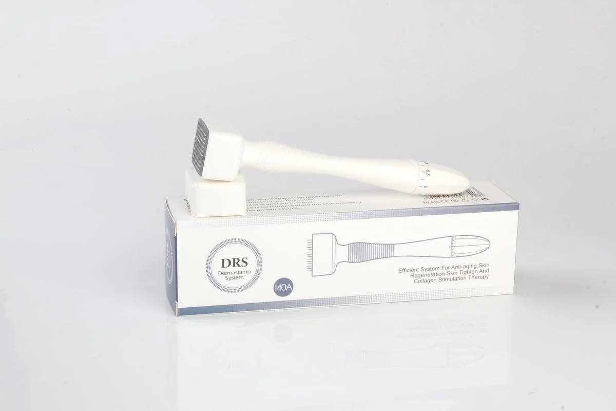 درما استامپ استیل ضد زنگ DRS با 140 سوزن قابل تنظیم - قلم میکرونیدلینگ حرفه ای برای خانم ها و آقایان - درما استامپ میکرونیدلینگ