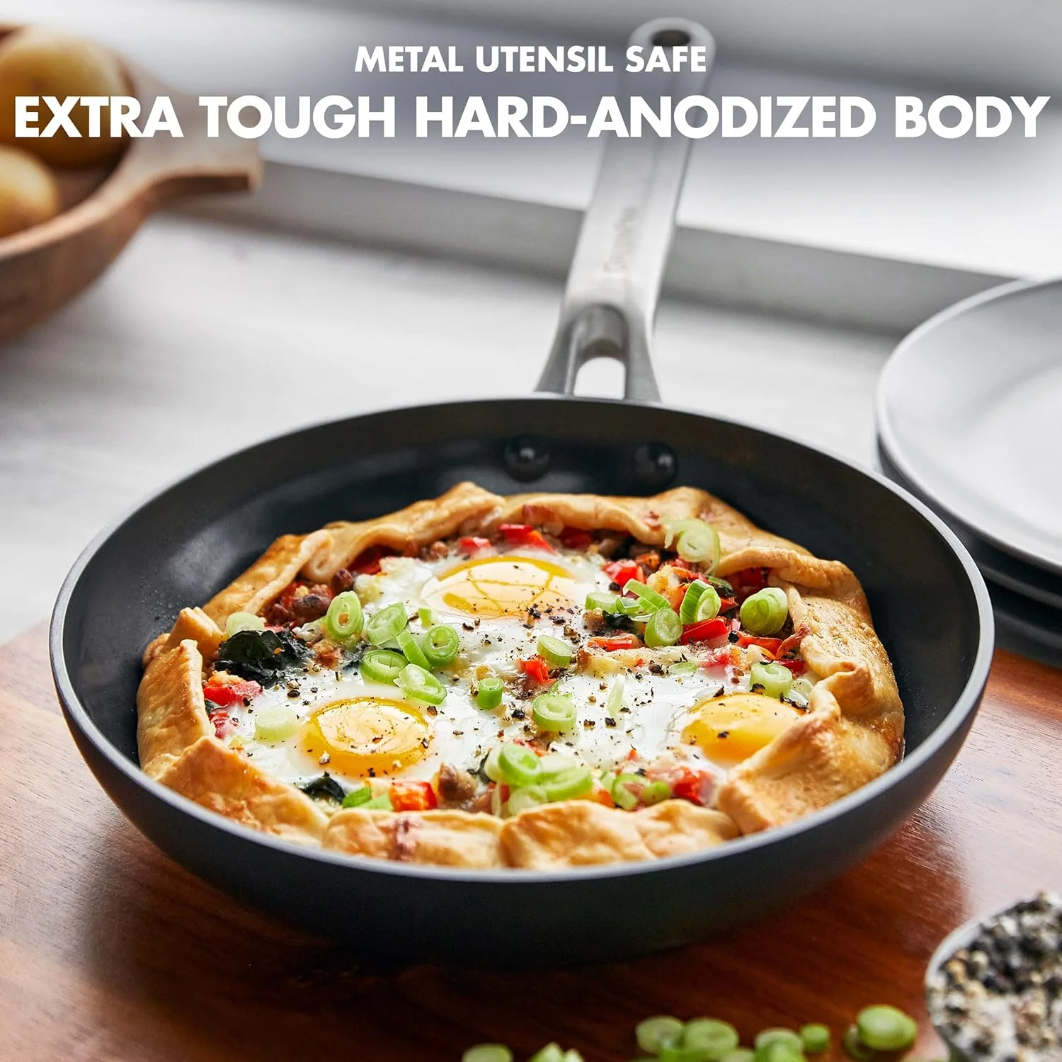 تابه سرخ کن 28 سانتی متری گرین پن امگا با پوشش نچسب سرامیکی سالم و بدنه آنودایز سخت، بدون PFAS، مناسب برای اجاق های القایی، قابل شستشو در ماشین ظرفشویی، قابل استفاده در فر، مشکی