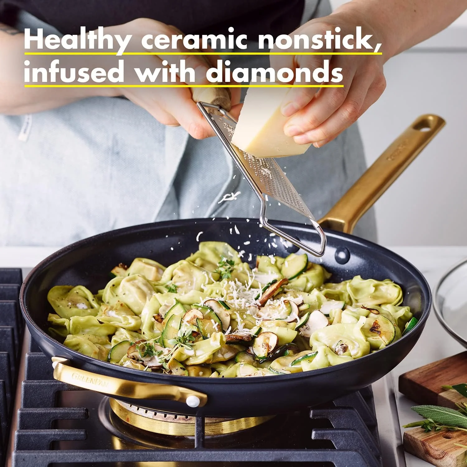 تابه سرخ کن 30 سانتی متری نچسب سرامیکی سخت آنودایز شده گرین پن رزرو با دسته کمکی و درب، دسته طلایی، فاقد PFAS، قابل شستشو در ماشین ظرفشویی، قابل استفاده در فر، مشکی