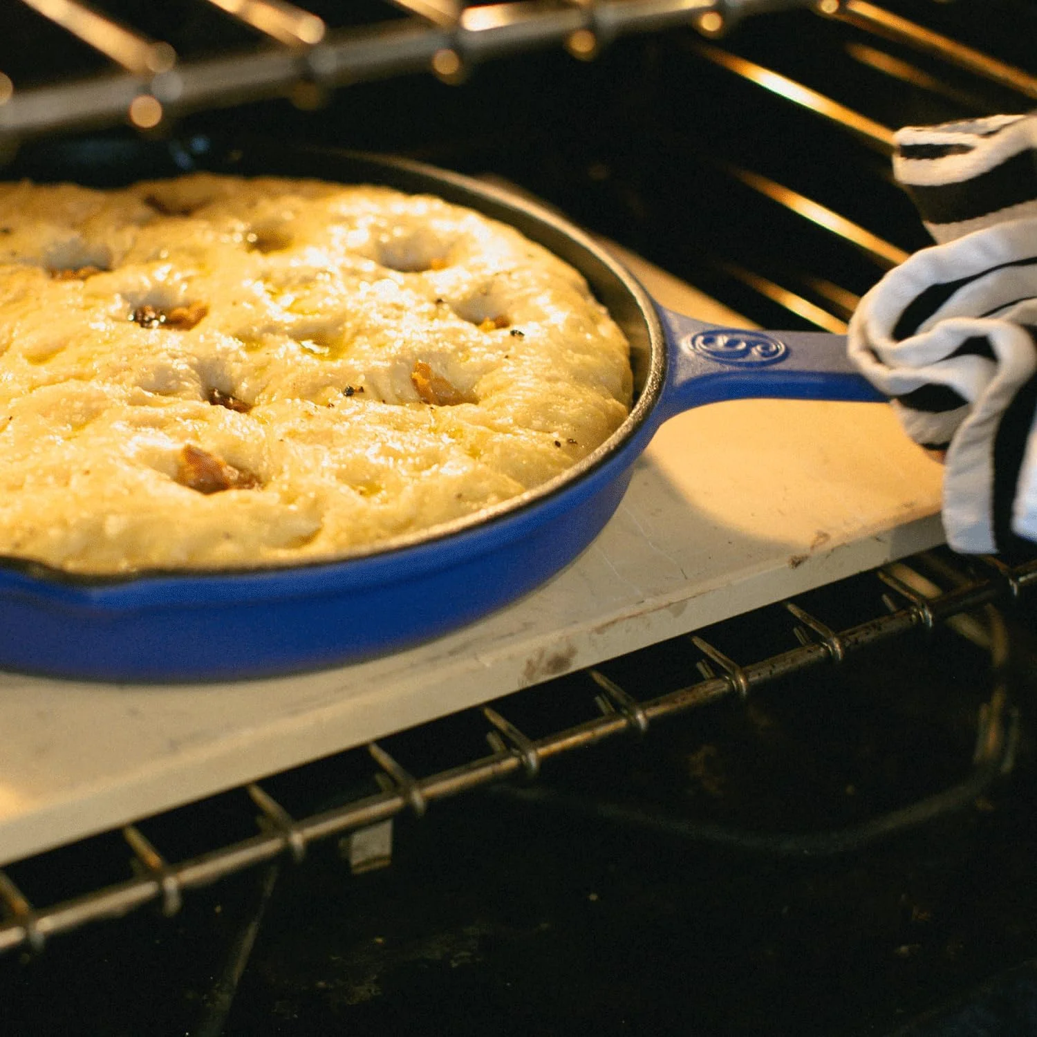 تابه چدنی کینگ سیر گریت جونز (بلوبری، 12 اینچ) | لعاب کاری شده برای تمیز کردن آسان | ایمن برای همه اجاق گازها و فرها | ایده آل برای مرغ ترد، استیک و موارد دیگر | قابل استفاده در فر تا دمای 260 درجه سانتیگراد | فقط شستشو با دست تابه چدنی کینگ سیر گریت جونز (بلوبری، 12 اینچ) | لعاب کاری شده برای تمیز کردن آسان | ایمن برای همه اجاق گازها و فرها | ایده آل برای مرغ ترد، استیک و موارد دیگر | قابل استفاده در فر تا دمای 260 درجه سانتیگراد | فقط شستشو با دست