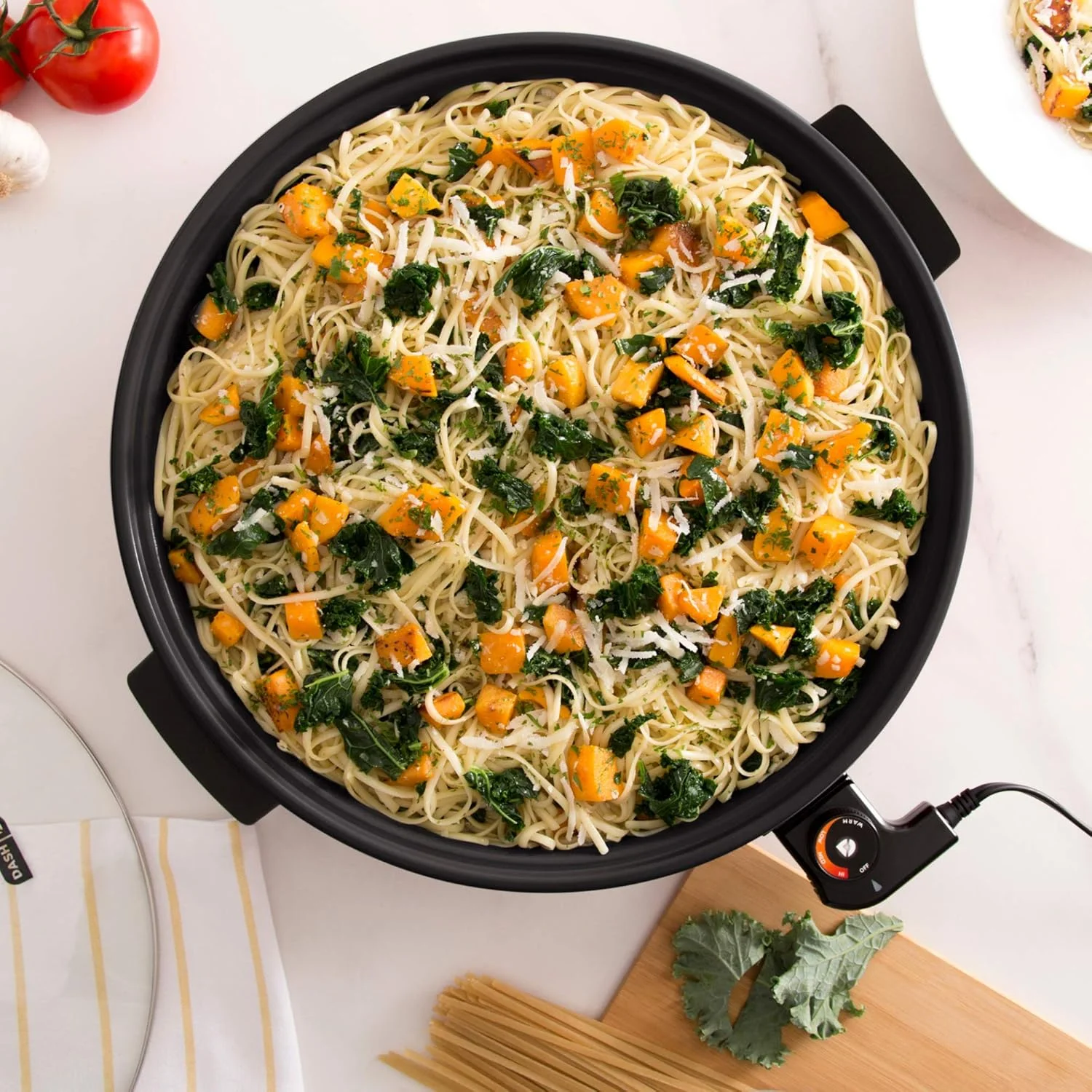 Dash Family Size Electric Pan Skillet with 14 inch Nonstick Surface + Recipe Book for Pizza, Burgers, Cookies, Fajitas, Breakfast & More, 20 Cup Capacity, 1400-Watt - Black