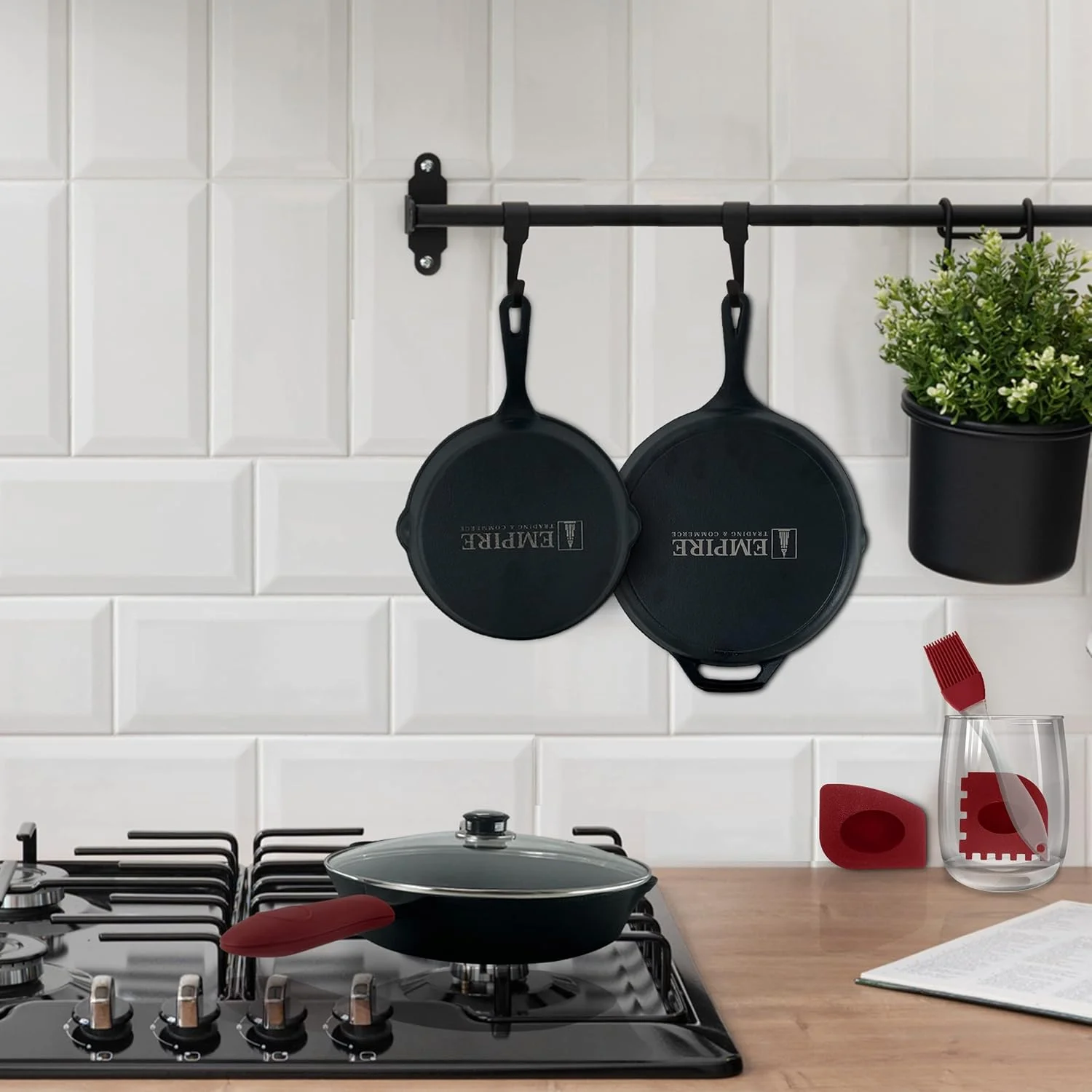 ست 3 تایی تابه چدنی از پیش روغنی شده Empire – تابه های 11.8، 10.2 و 7.8 اینچی به همراه دستگیره های سیلیکونی، برس روغن و کاردک – تابه های نچسب سنگین، قابل استفاده در فر، اجاق گاز و گریل ست 3 تایی تابه چدنی از پیش روغنی شده Empire – تابه های 11.8، 10.2 و 7.8 اینچی به همراه دستگیره های سیلیکونی، برس روغن و کاردک – تابه های نچسب سنگین، قابل استفاده در فر، اجاق گاز و گریل