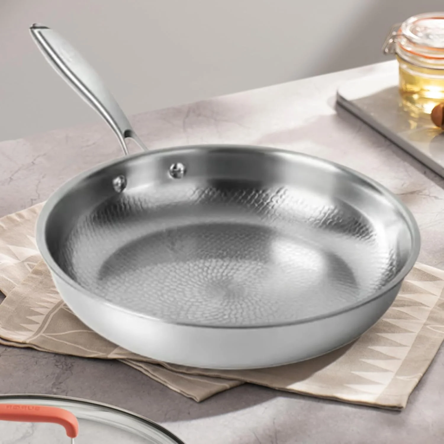 تابه نچسب، تابه سرخ کردنی نچسب، تابه سرخ کردنی چکش کاری شده تیتانیومی، برای پخت و پز روی اجاق گاز، املت، تخم مرغ صبحانه، ماهی، استیک