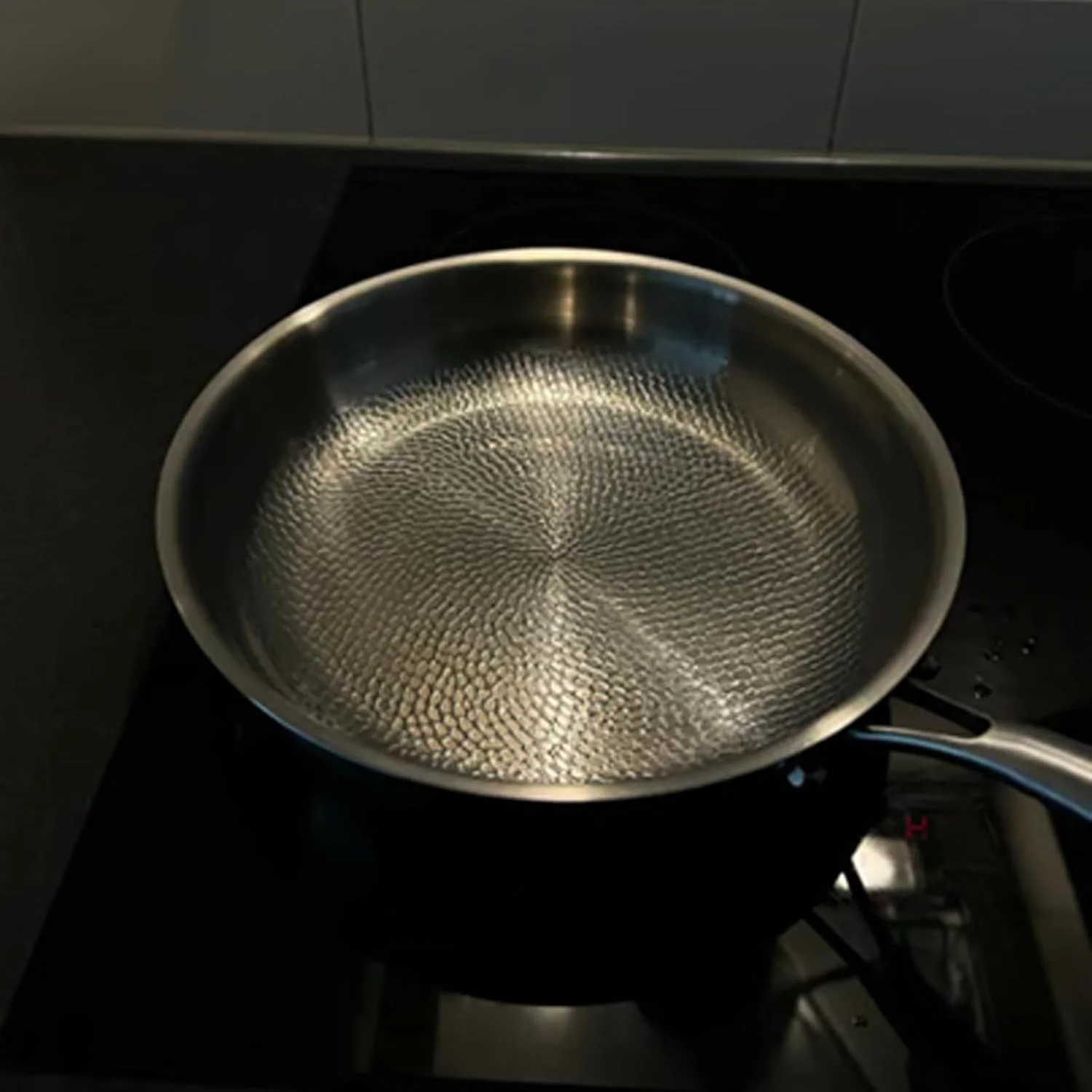 تابه پخت و پز، تابه نچسب مقاوم در برابر خراش - تابه چکش کاری شده تیتانیومی - برای پخت و پز روی اجاق گاز، املت، تخم مرغ صبحانه، ماهی، استیک