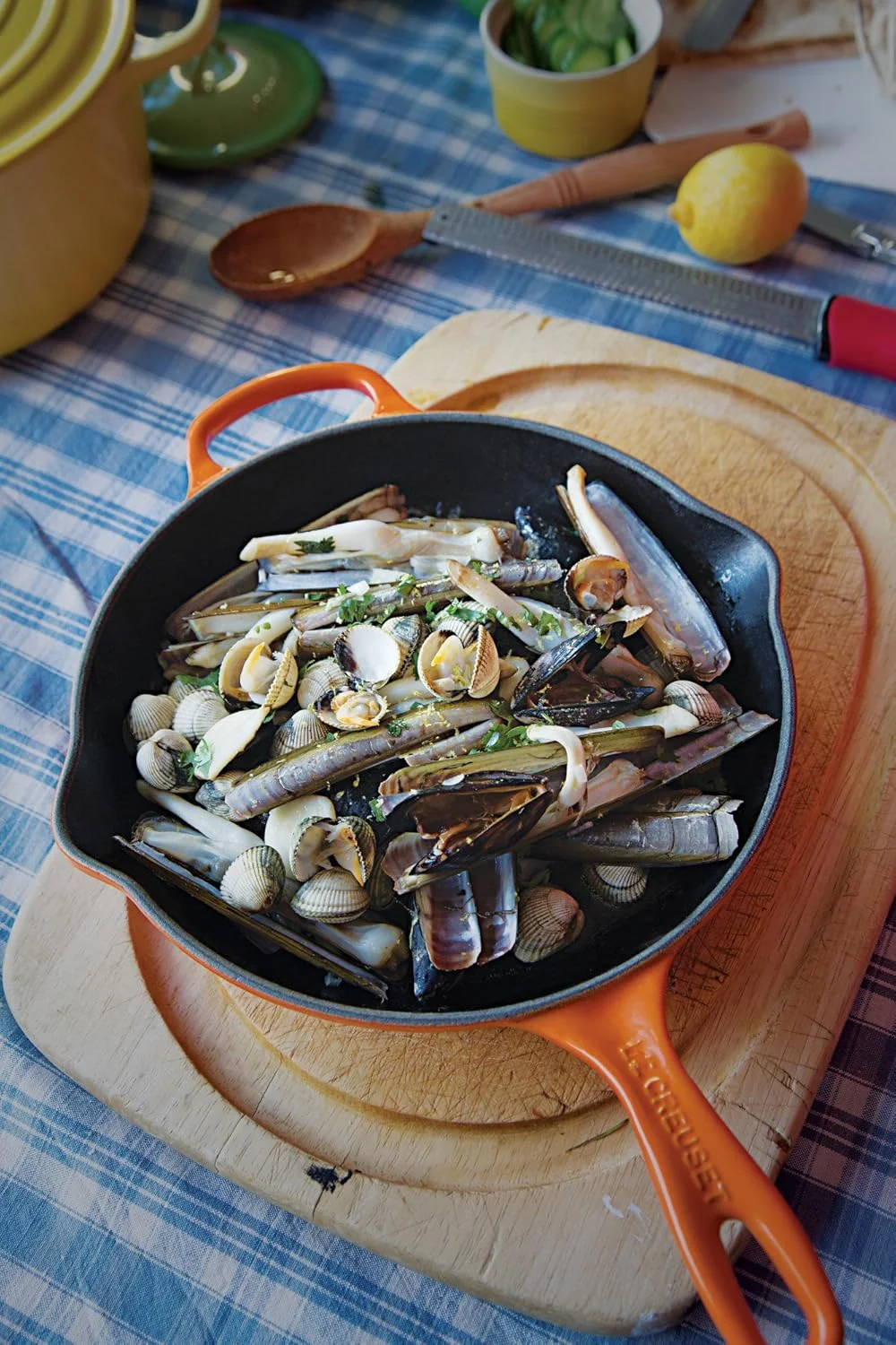 تابه چدنی لعاب دار دسته آهنی Le Creuset مدل Signature، سایز 9 اینچ (1-3/8 کوارت)، رنگ Flame