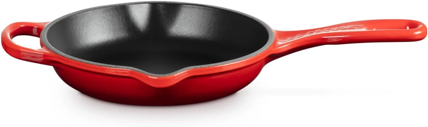 تابه چدنی لعاب دار دسته آهنی Le Creuset مدل Signature، 16 سانتی متر (0.5 لیتر)، رنگ گیلاسی