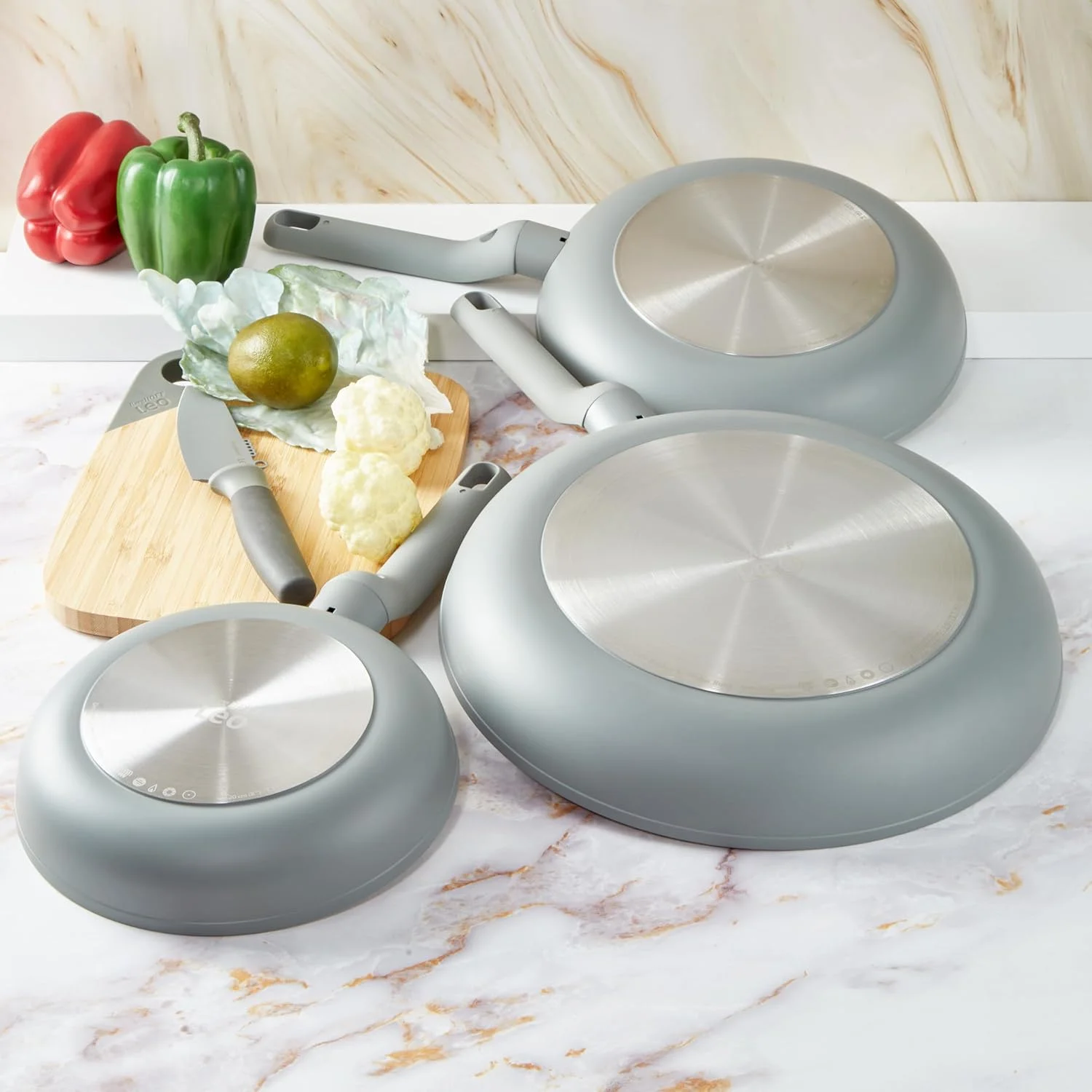 تابه سرامیکی نچسب برگهاف مدل Balance، سایز 9.5 اینچ، آلومینیوم بازیافتی، پوشش غیر سمی، دسته خنک، مناسب برای اجاق های القایی، 100% پایدار، پخت و پز سالم، رنگ Moonmist