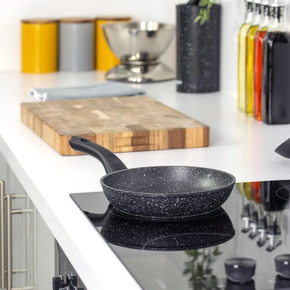 تابه 20 سانتی متری کلاسیک بلک مور 67060 / پوشش نچسب / دسته خنک / مناسب برای اجاق گازهای القایی، برقی و گازی / رنگ مشکی