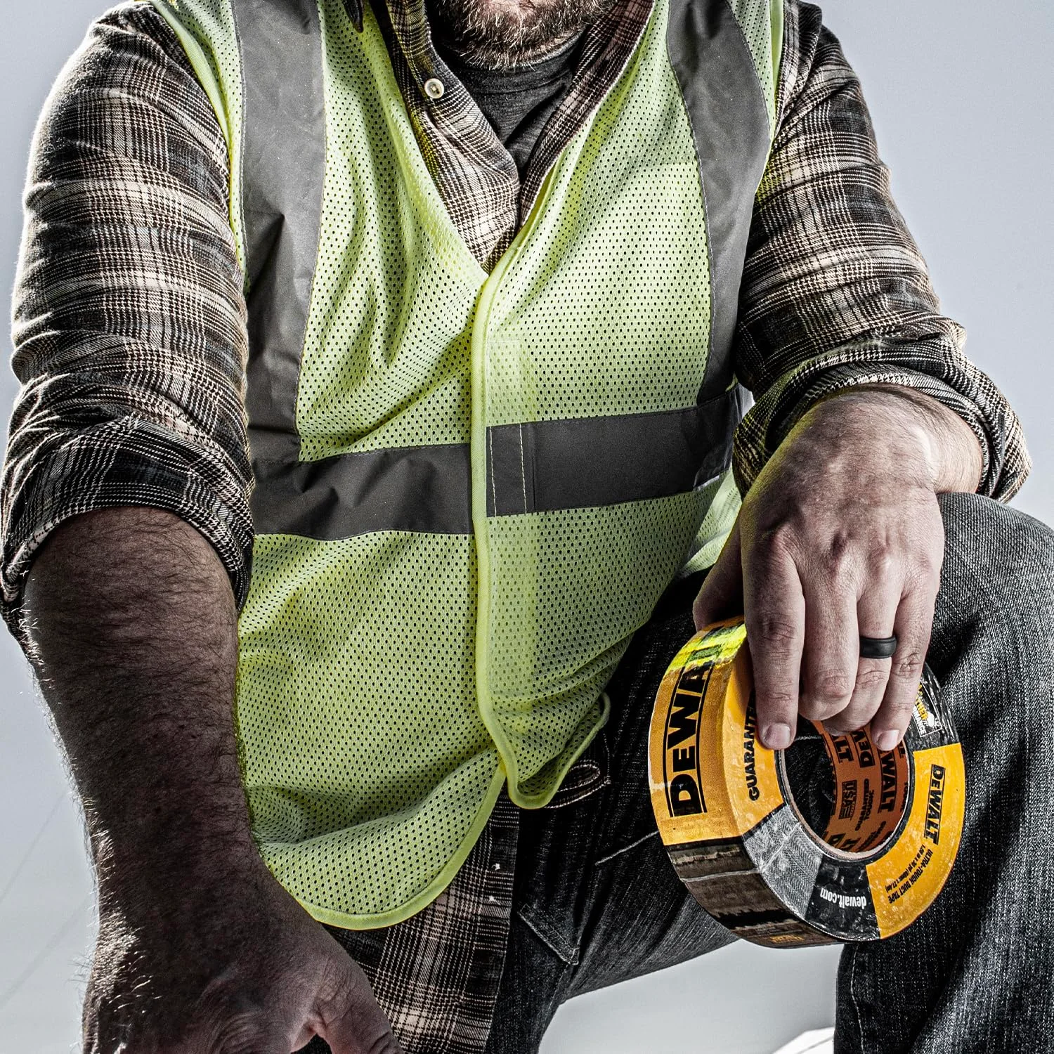 نوار چسب مشکی فوق العاده مقاوم DEWALT، 48 میلی متر × 27 متر، بسته 2 عددی نوار چسب مشکی فوق العاده مقاوم DEWALT، 48 میلی متر × 27 متر، بسته 2 عددی