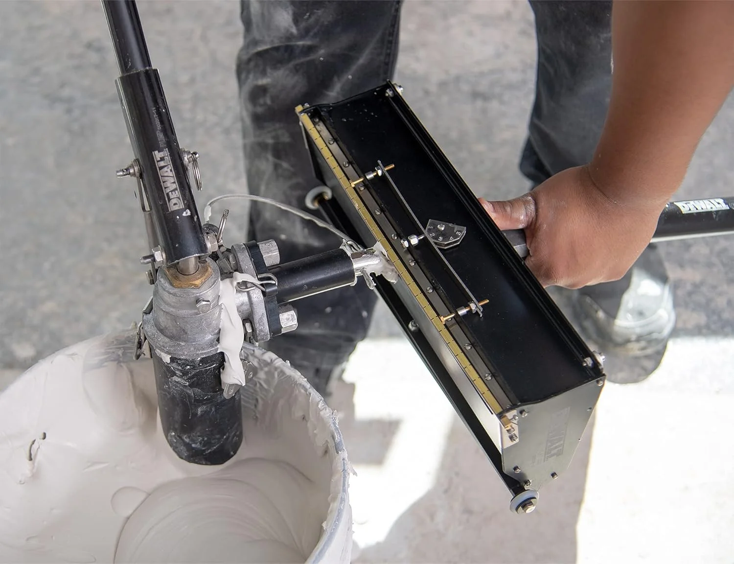 جعبه پرداخت 12 اینچی DEWALT | آلومینیوم آنودایز شده | DXTT-2-766