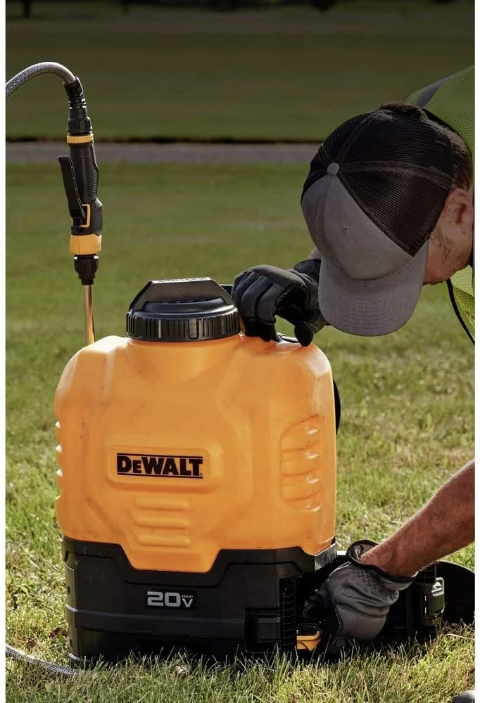 سمپاش پشتی با باتری لیتیوم-یونی 20 ولت DEWALT، سمپاش برقی (فقط ابزار)، 4 گالن سمپاش پشتی با باتری لیتیوم-یونی 20 ولت DEWALT، سمپاش برقی (فقط ابزار)، 4 گالن