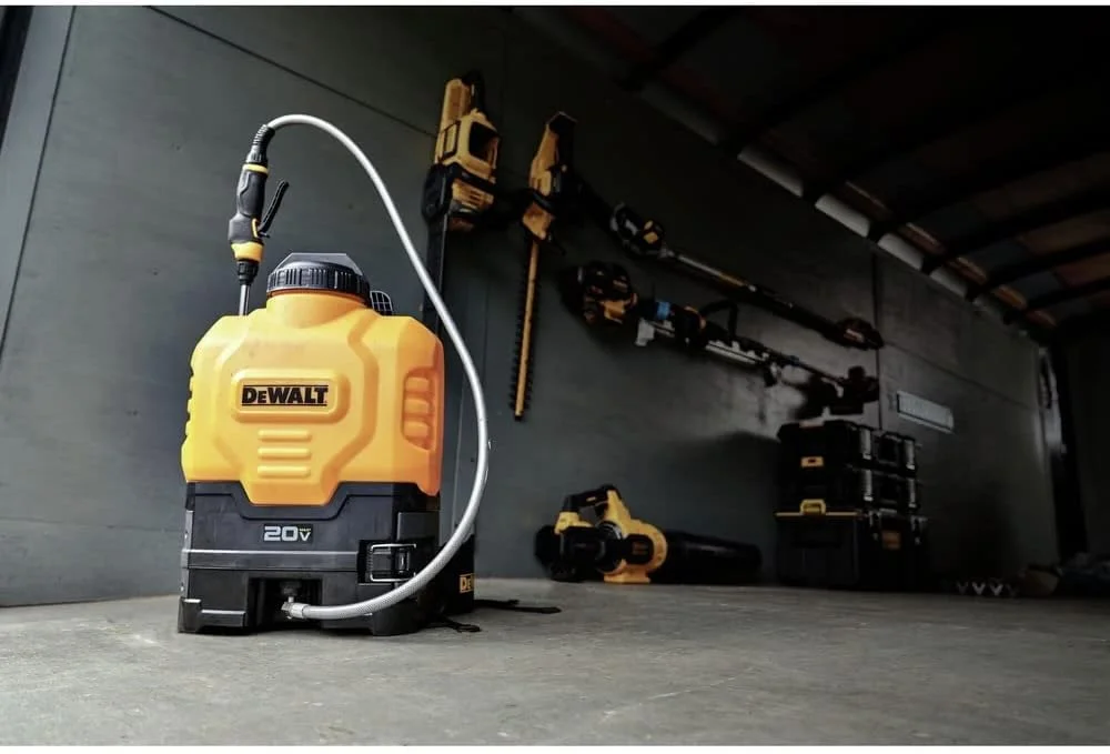 سمپاش پشتی با باتری لیتیوم-یونی 20 ولت DEWALT، سمپاش برقی (فقط ابزار)، 4 گالن سمپاش پشتی با باتری لیتیوم-یونی 20 ولت DEWALT، سمپاش برقی (فقط ابزار)، 4 گالن