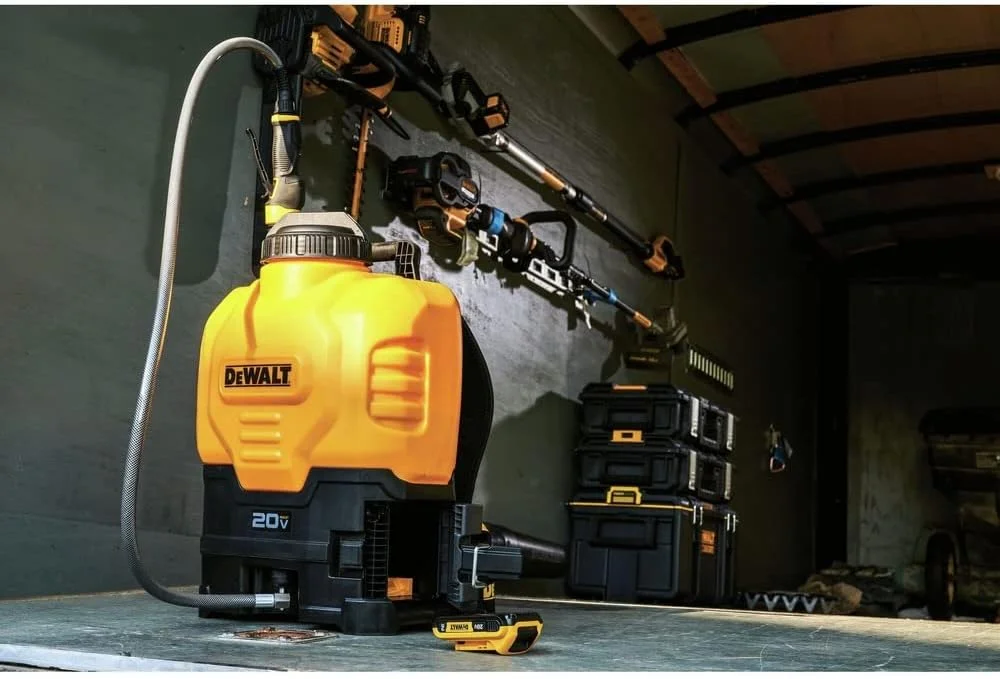 سمپاش پشتی با باتری لیتیوم-یونی 20 ولت DEWALT، سمپاش برقی (فقط ابزار)، 4 گالن سمپاش پشتی با باتری لیتیوم-یونی 20 ولت DEWALT، سمپاش برقی (فقط ابزار)، 4 گالن