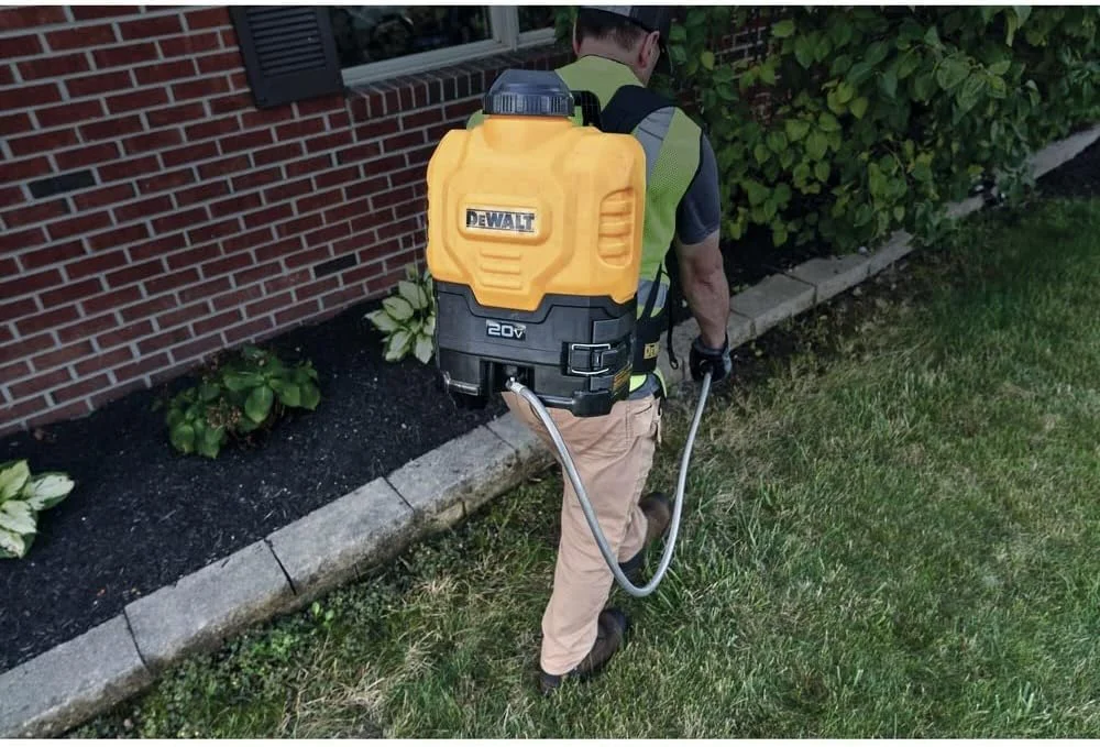 سمپاش پشتی با باتری لیتیوم-یونی 20 ولت DEWALT، سمپاش برقی (فقط ابزار)، 4 گالن سمپاش پشتی با باتری لیتیوم-یونی 20 ولت DEWALT، سمپاش برقی (فقط ابزار)، 4 گالن
