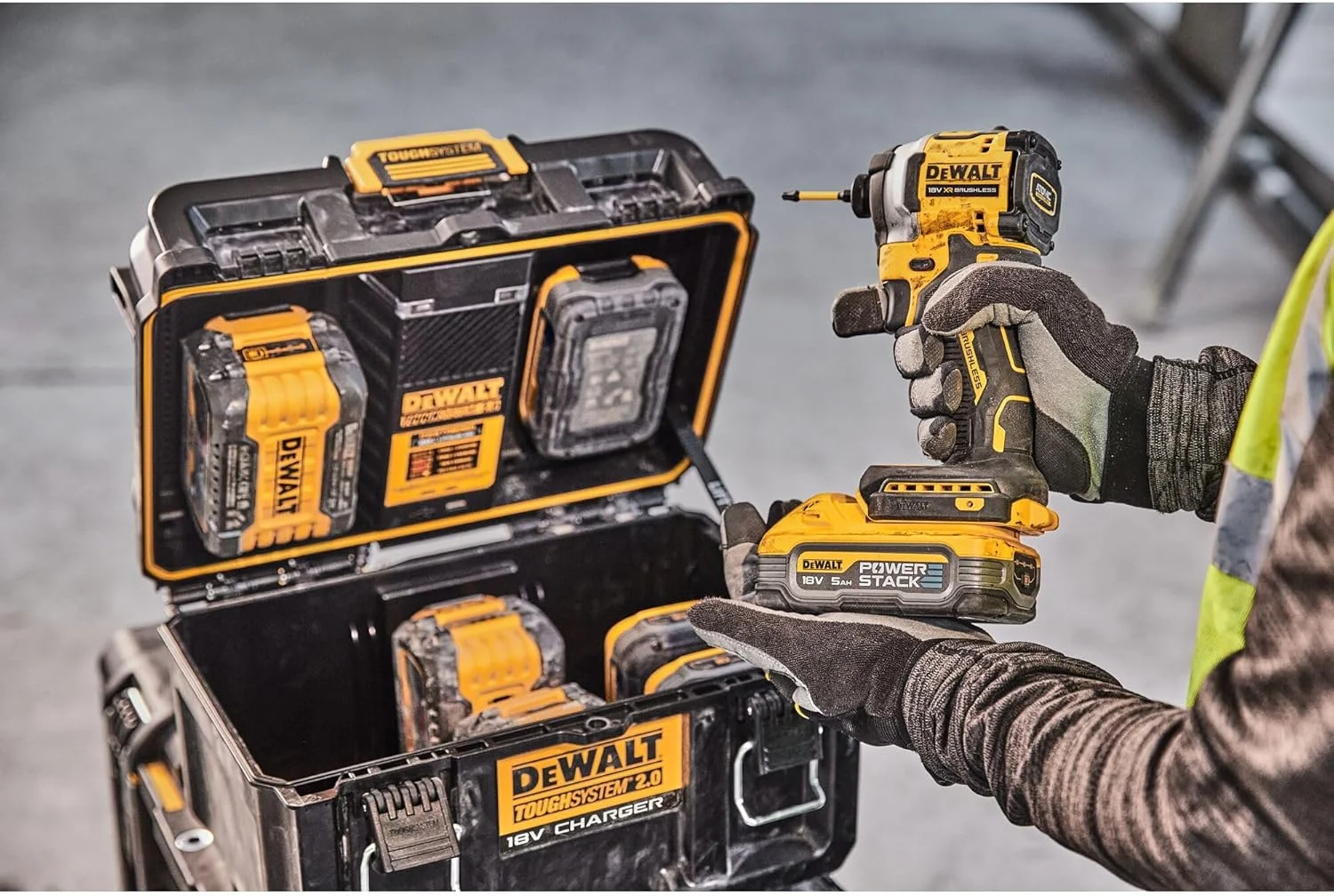 جعبه شارژ باتری Dewalt DWST83471-QW ToughSystem 2.0، 18 ولت و فلکس ولت، شارژ USB، نشانگر شارژ، شارژ همزمان 2 باتری، تحویل بدون باتری جعبه شارژ باتری Dewalt DWST83471-QW ToughSystem 2.0، 18 ولت و فلکس ولت، شارژ USB، نشانگر شارژ، شارژ همزمان 2 باتری، تحویل بدون باتری