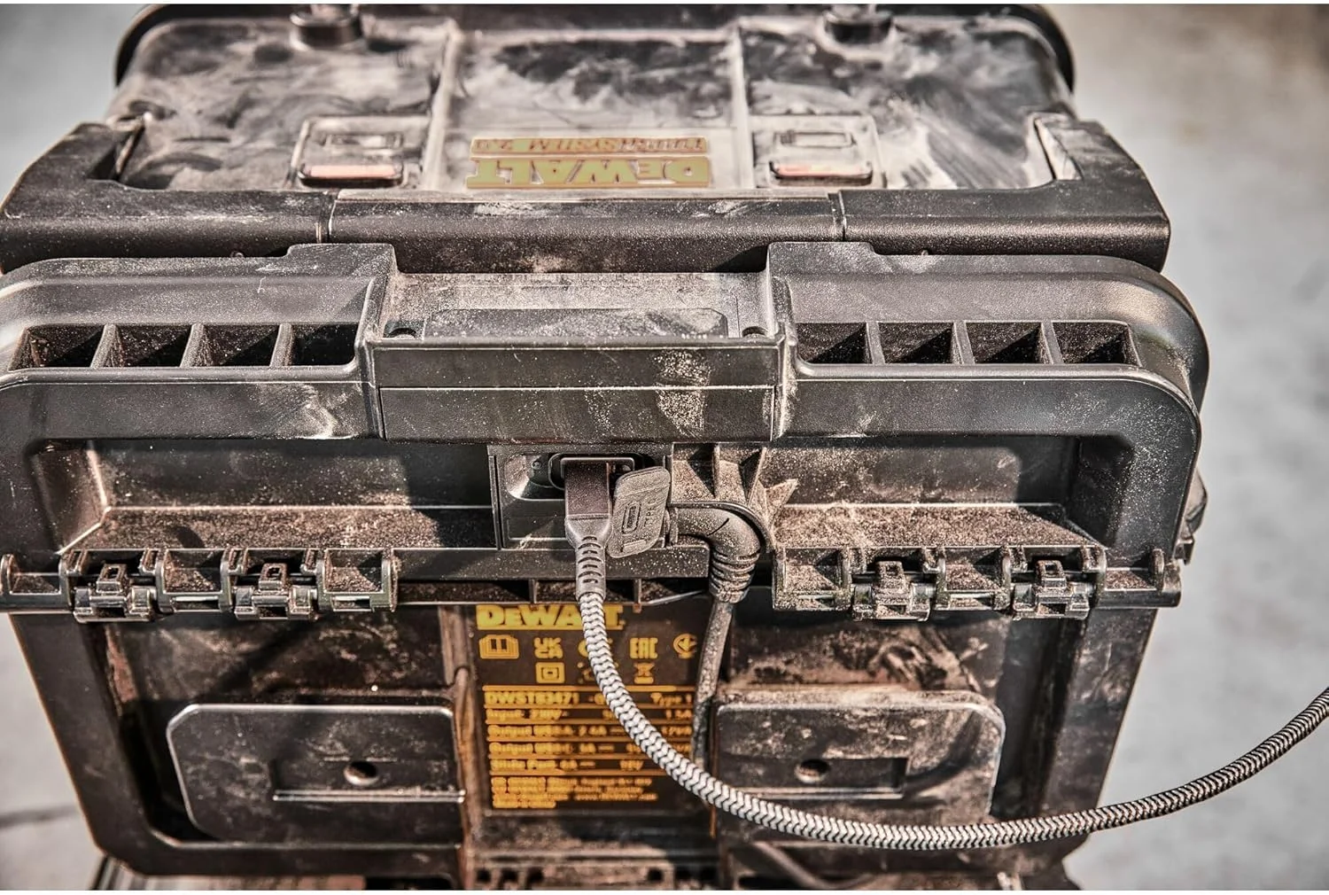 جعبه شارژ باتری Dewalt DWST83471-QW ToughSystem 2.0، 18 ولت و فلکس ولت، شارژ USB، نشانگر شارژ، شارژ همزمان 2 باتری، تحویل بدون باتری جعبه شارژ باتری Dewalt DWST83471-QW ToughSystem 2.0، 18 ولت و فلکس ولت، شارژ USB، نشانگر شارژ، شارژ همزمان 2 باتری، تحویل بدون باتری